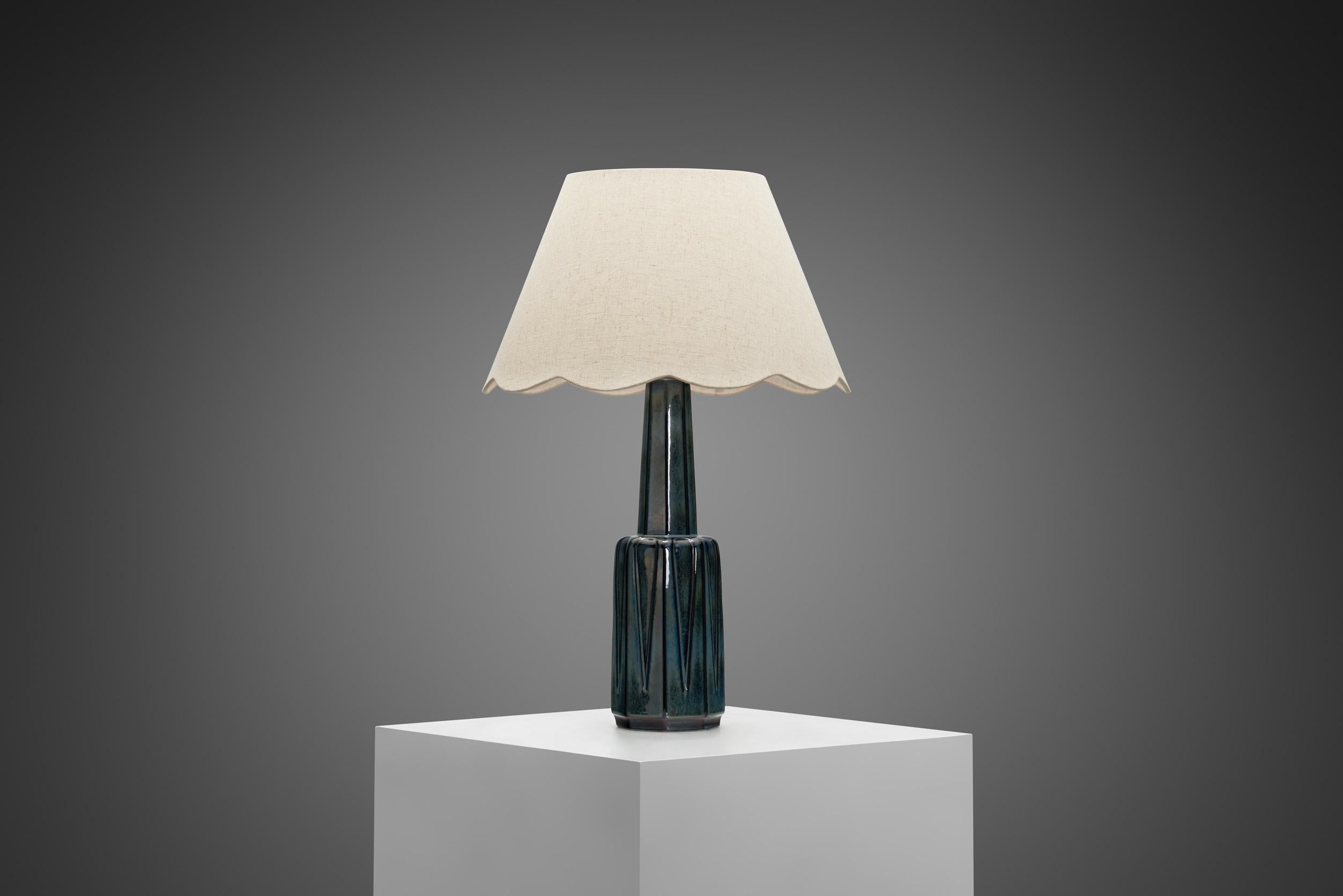Mid-Century Modern Grande lampe de table en céramique Model No 