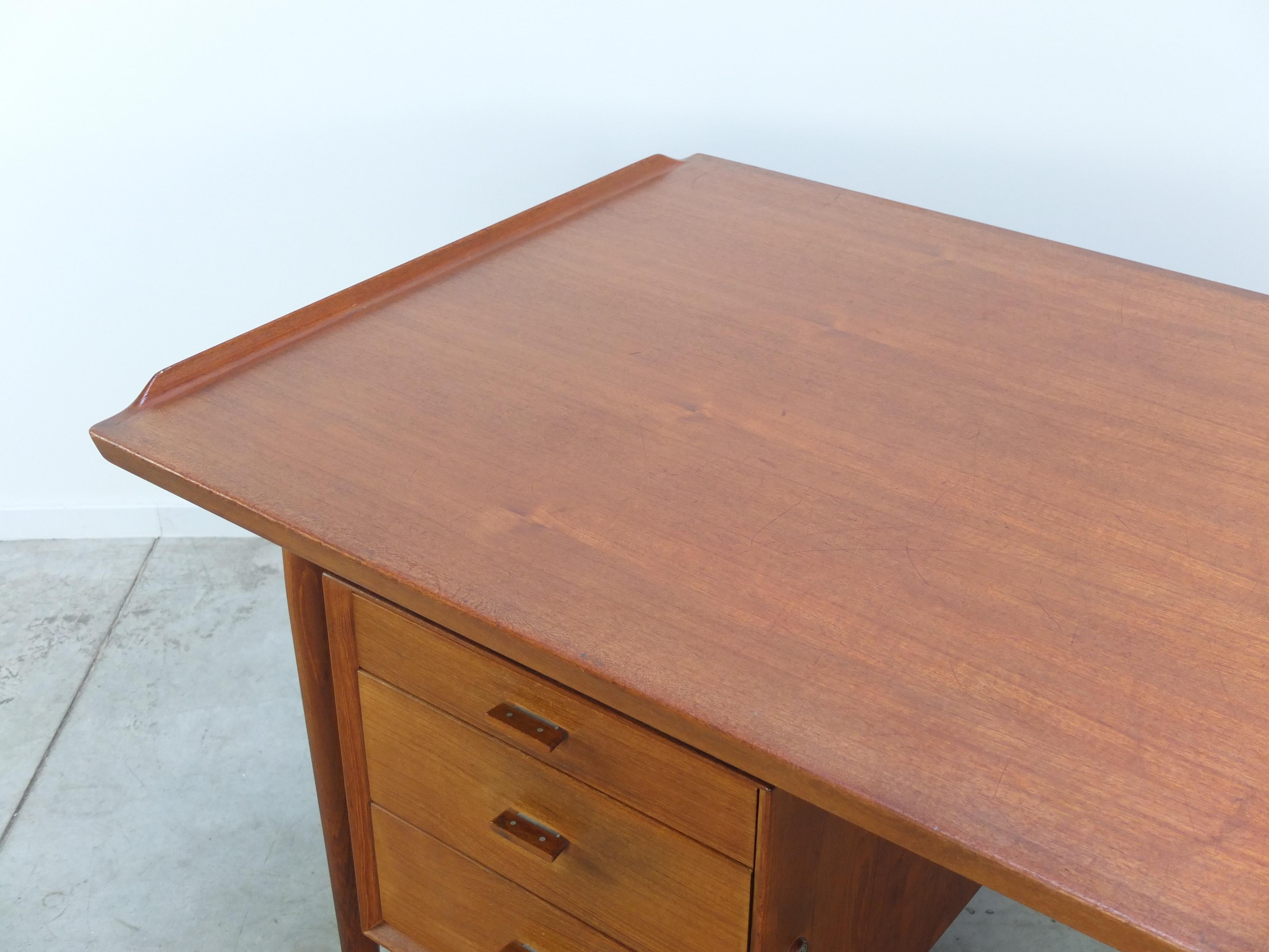 Large 'Model 207' Executive Teak Desk by Arne Vodder for Sibast Furniture, 1950s 1