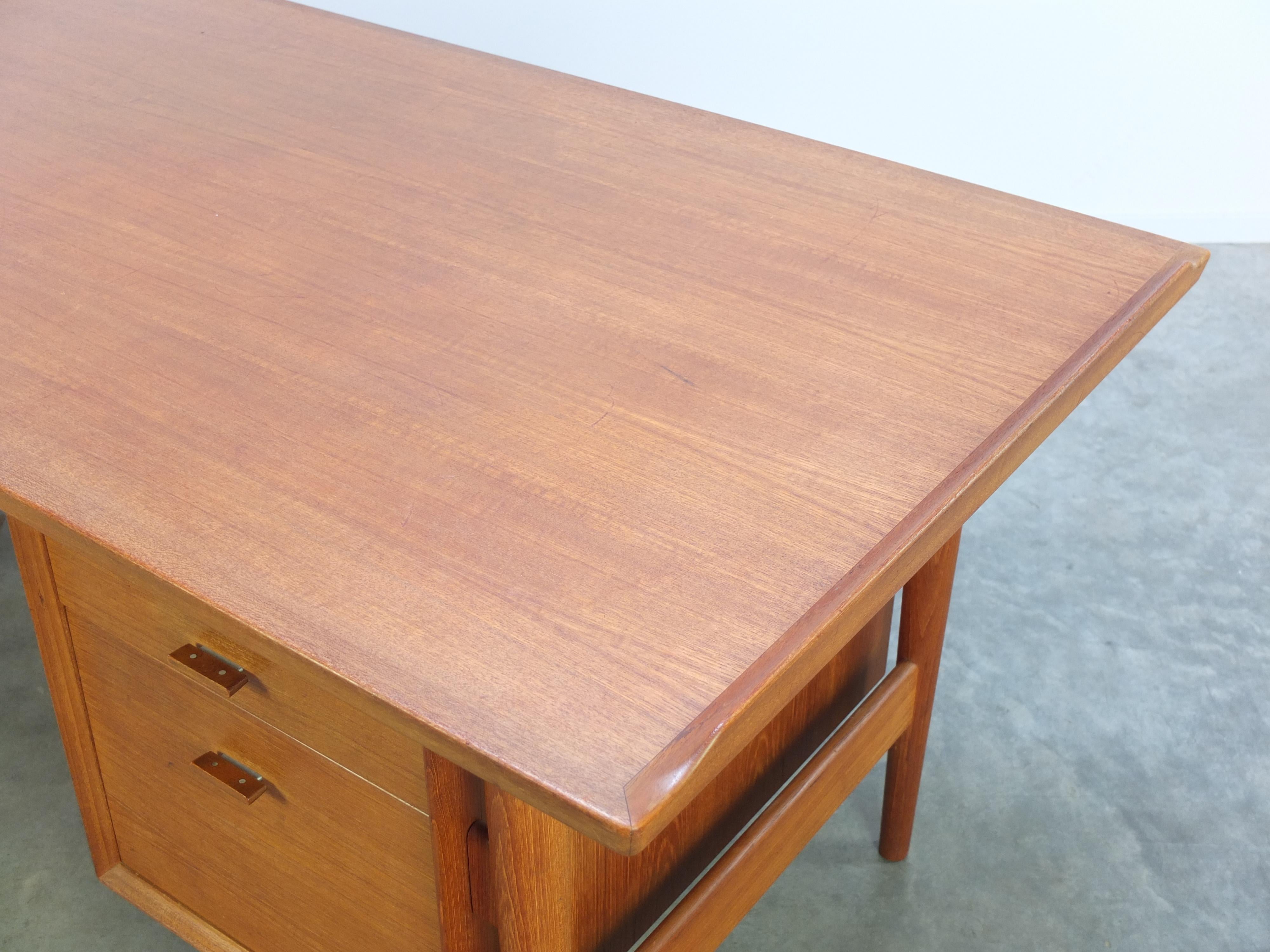 Large 'Model 207' Executive Teak Desk by Arne Vodder for Sibast Furniture, 1950s 2