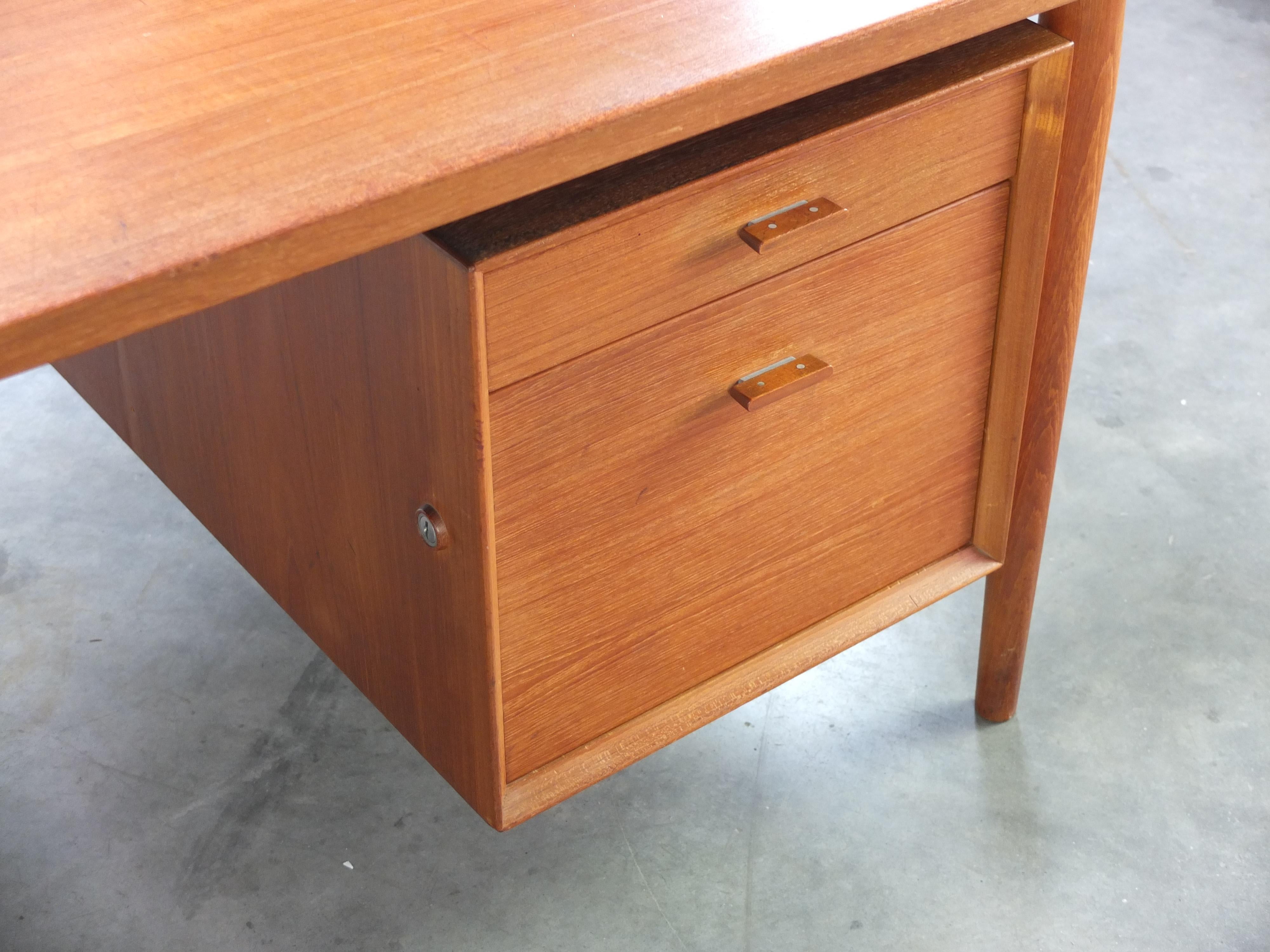 Large 'Model 207' Executive Teak Desk by Arne Vodder for Sibast Furniture, 1950s 4