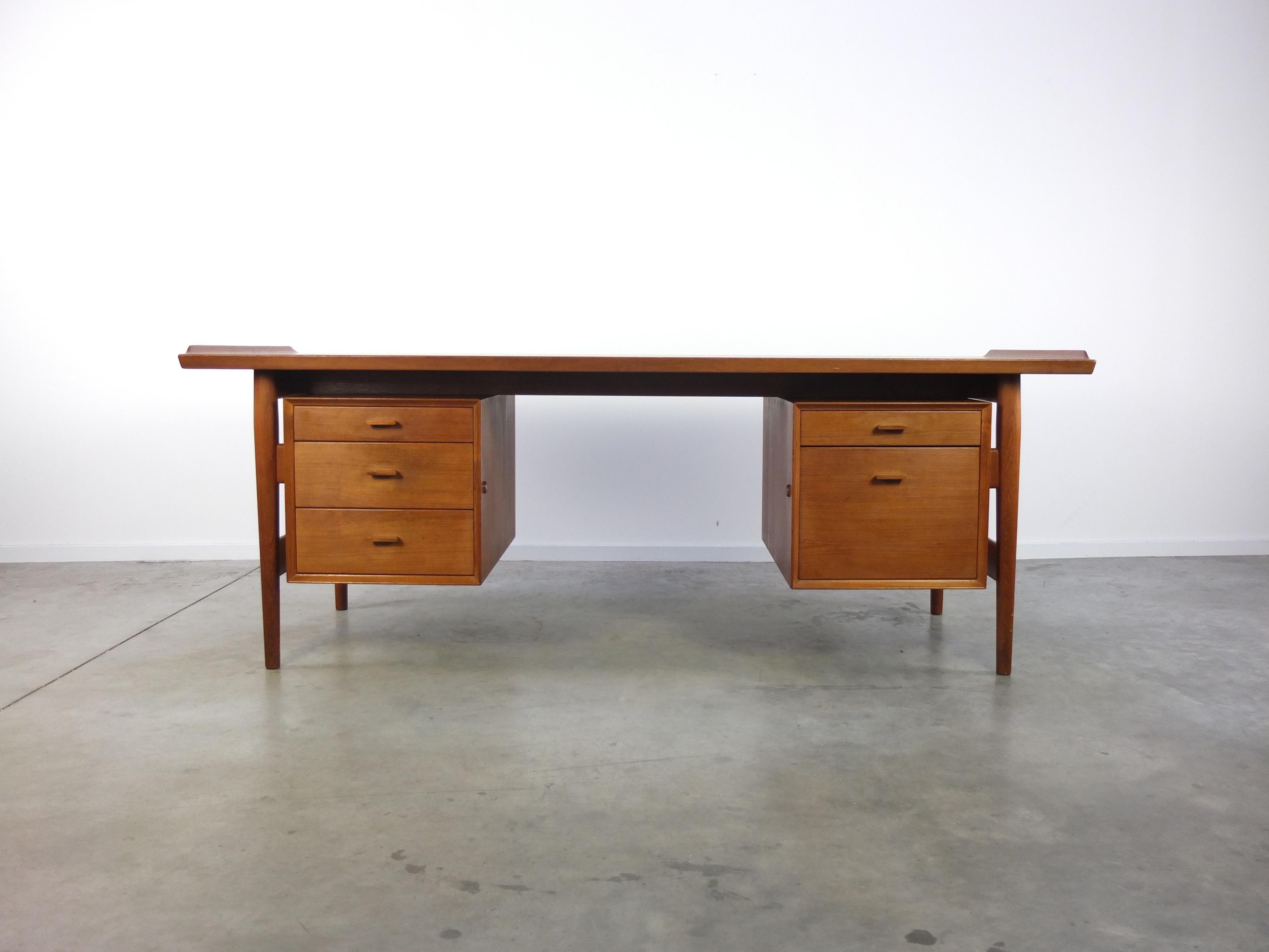Scandinavian Modern Large 'Model 207' Executive Teak Desk by Arne Vodder for Sibast Furniture, 1950s