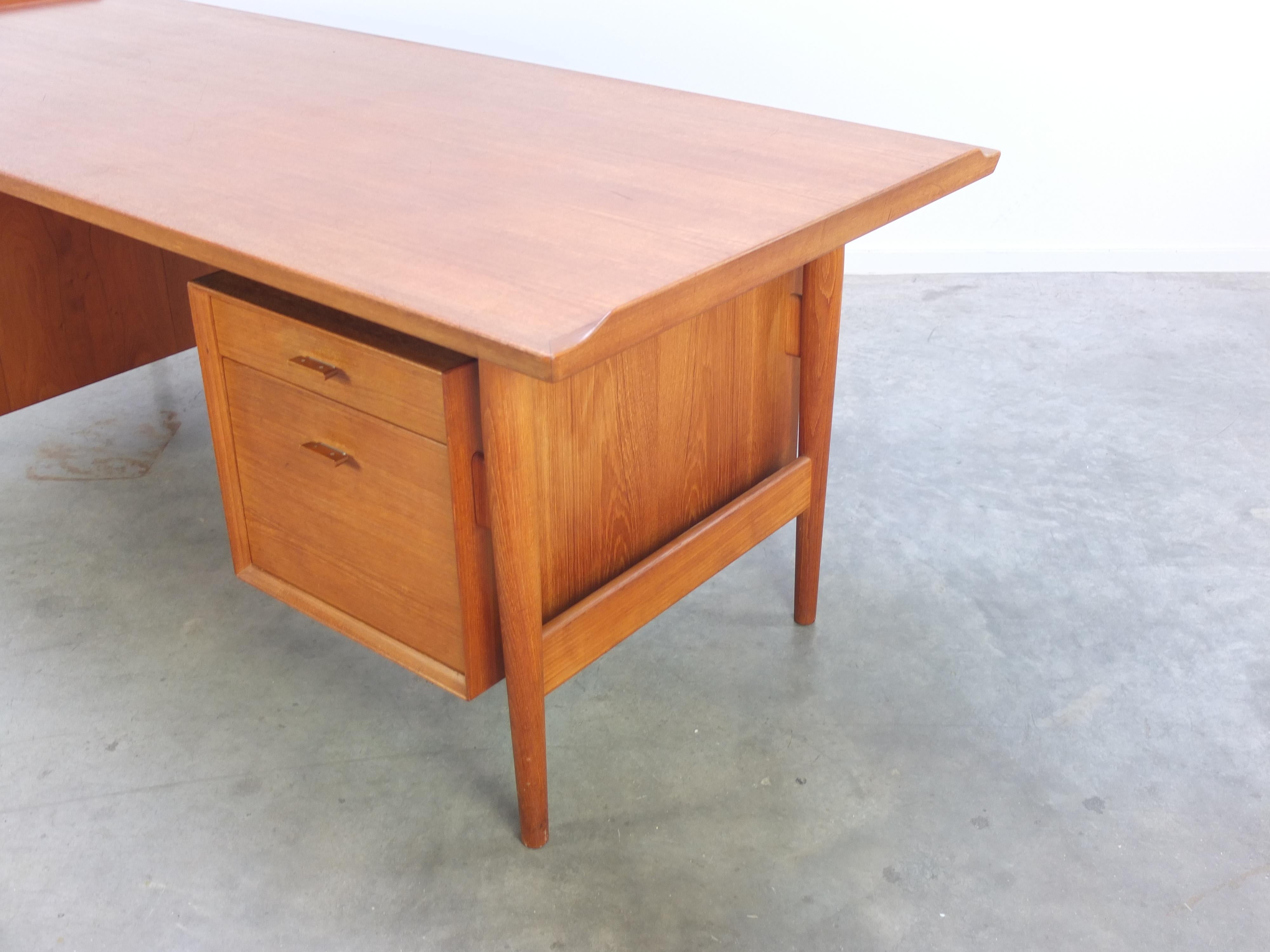 Large 'Model 207' Executive Teak Desk by Arne Vodder for Sibast Furniture, 1950s In Good Condition In Antwerpen, VAN