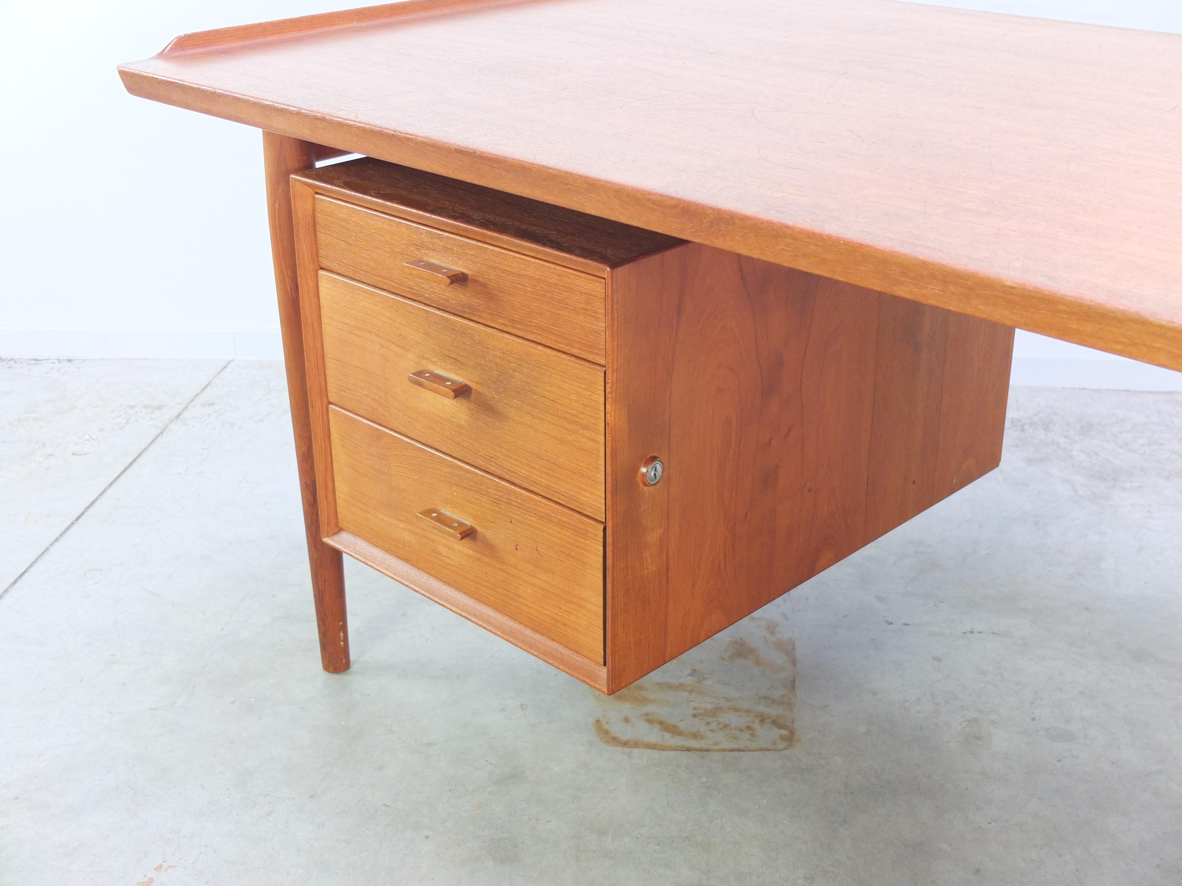 20th Century Large 'Model 207' Executive Teak Desk by Arne Vodder for Sibast Furniture, 1950s