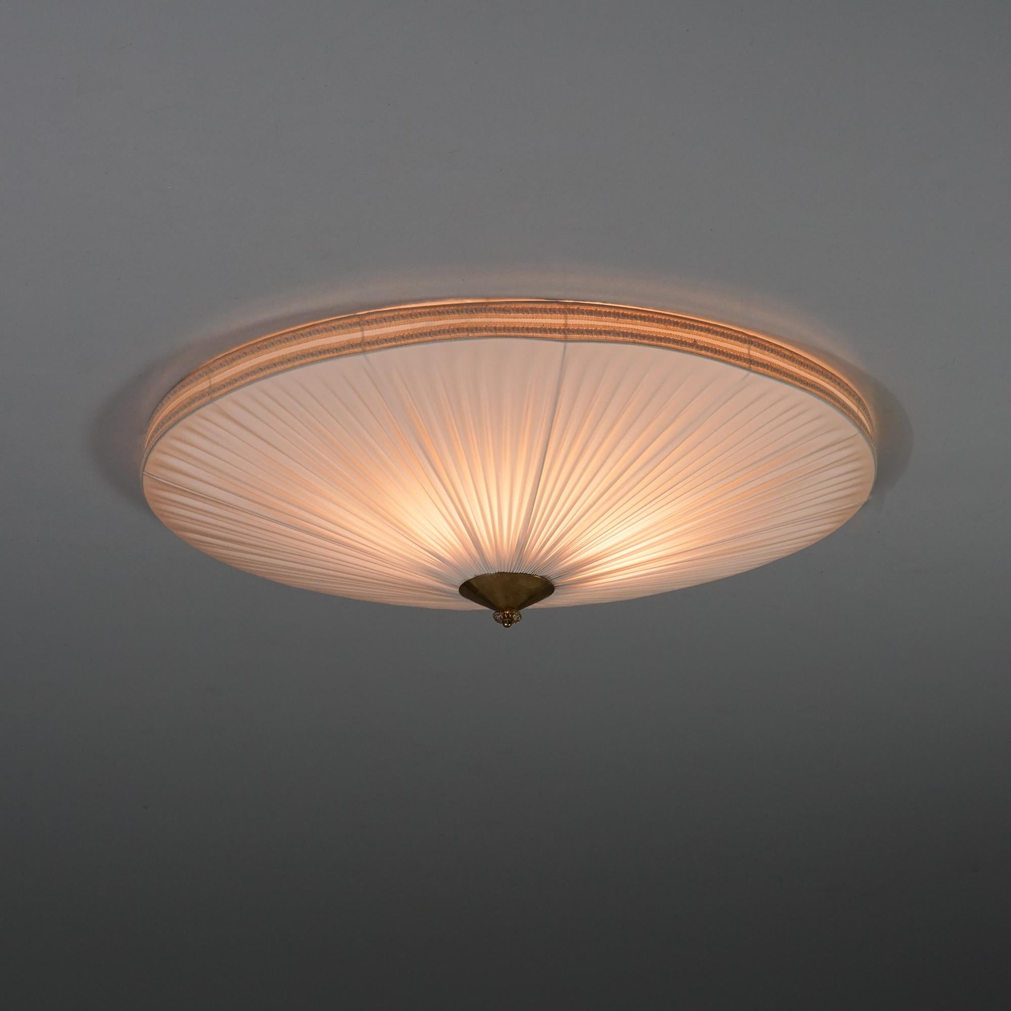 Großes Modell K5-40 Flush Mount, Idman Oy, 1950er Jahre (Messing) im Angebot