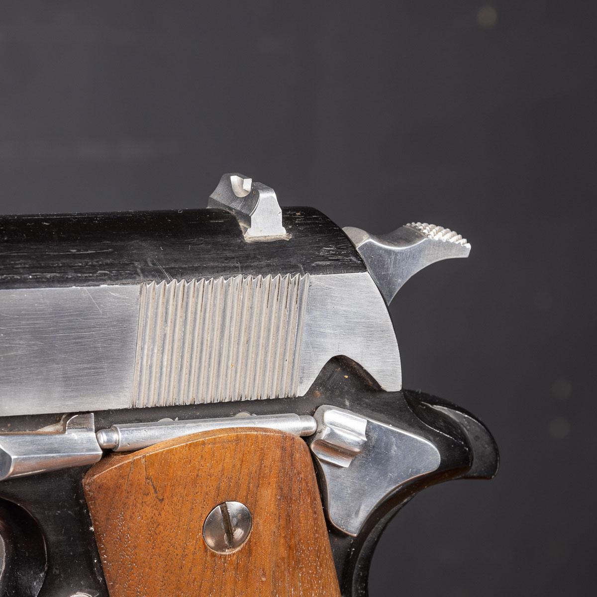 Modelo Grande De Una Pistola Colt M1911 Del Gobierno 13