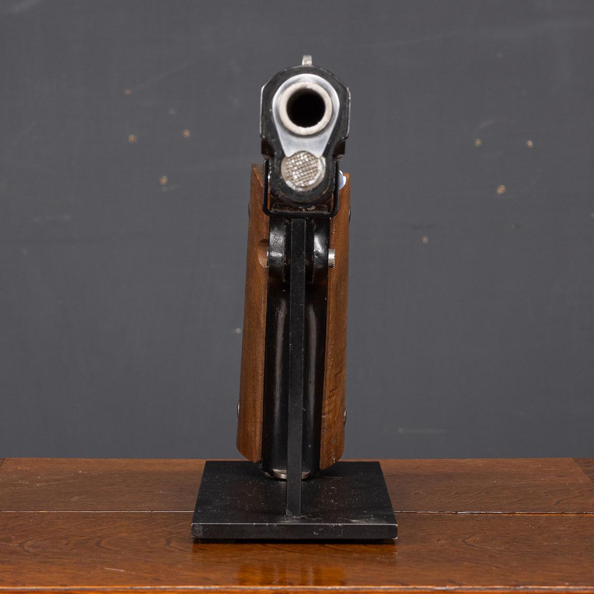 Américain Grand modèle d'arme de poing M1911 Colt Government en vente