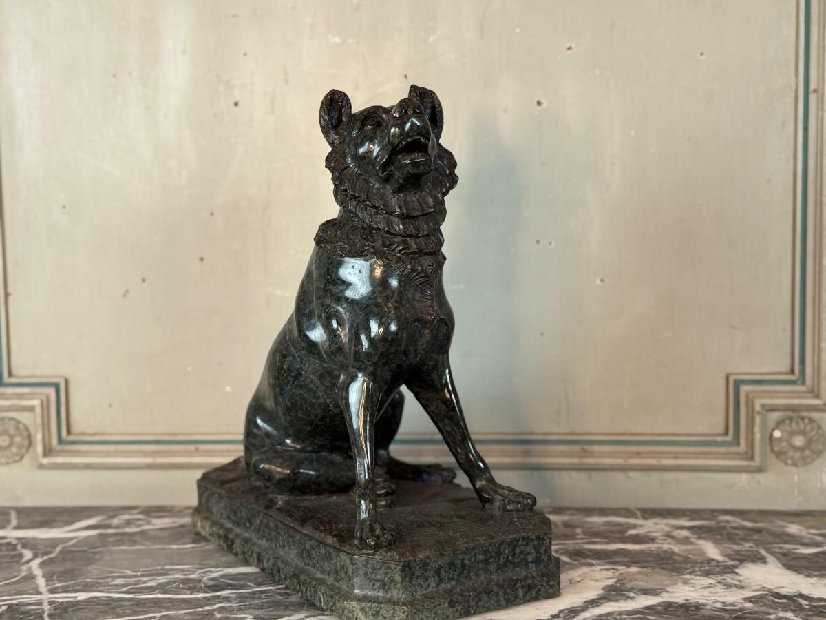 Grand modèle du chien de Jennings en marbre serpentin, souvenir du Grand Tour, 1 en vente 1