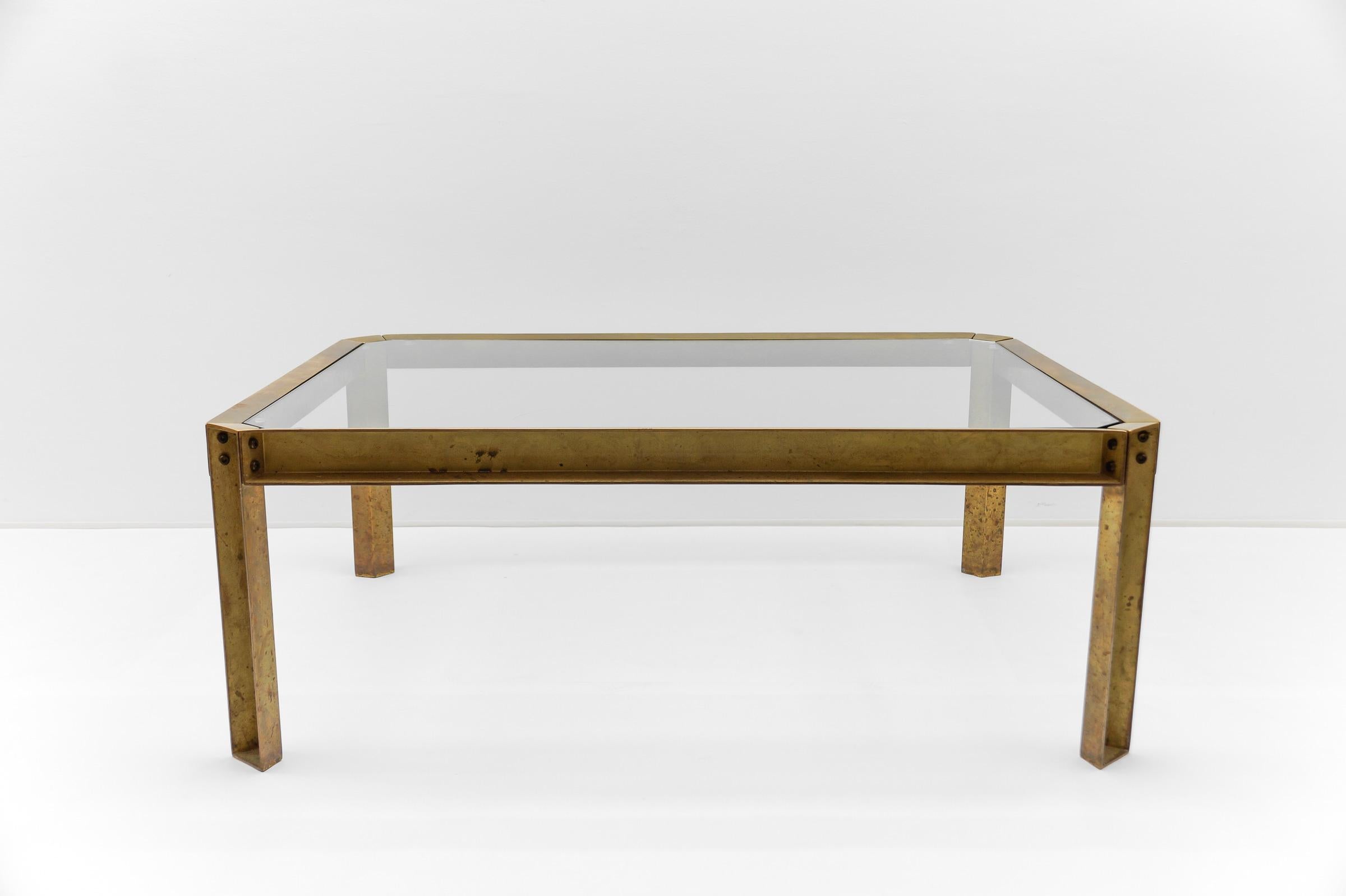 We still have the matching two side tables from the T09 series. See last three photos.

There are a few scratches on one side of the glass, nothing serious, absolutely suitable for living. Brass feet with signs of wear.
