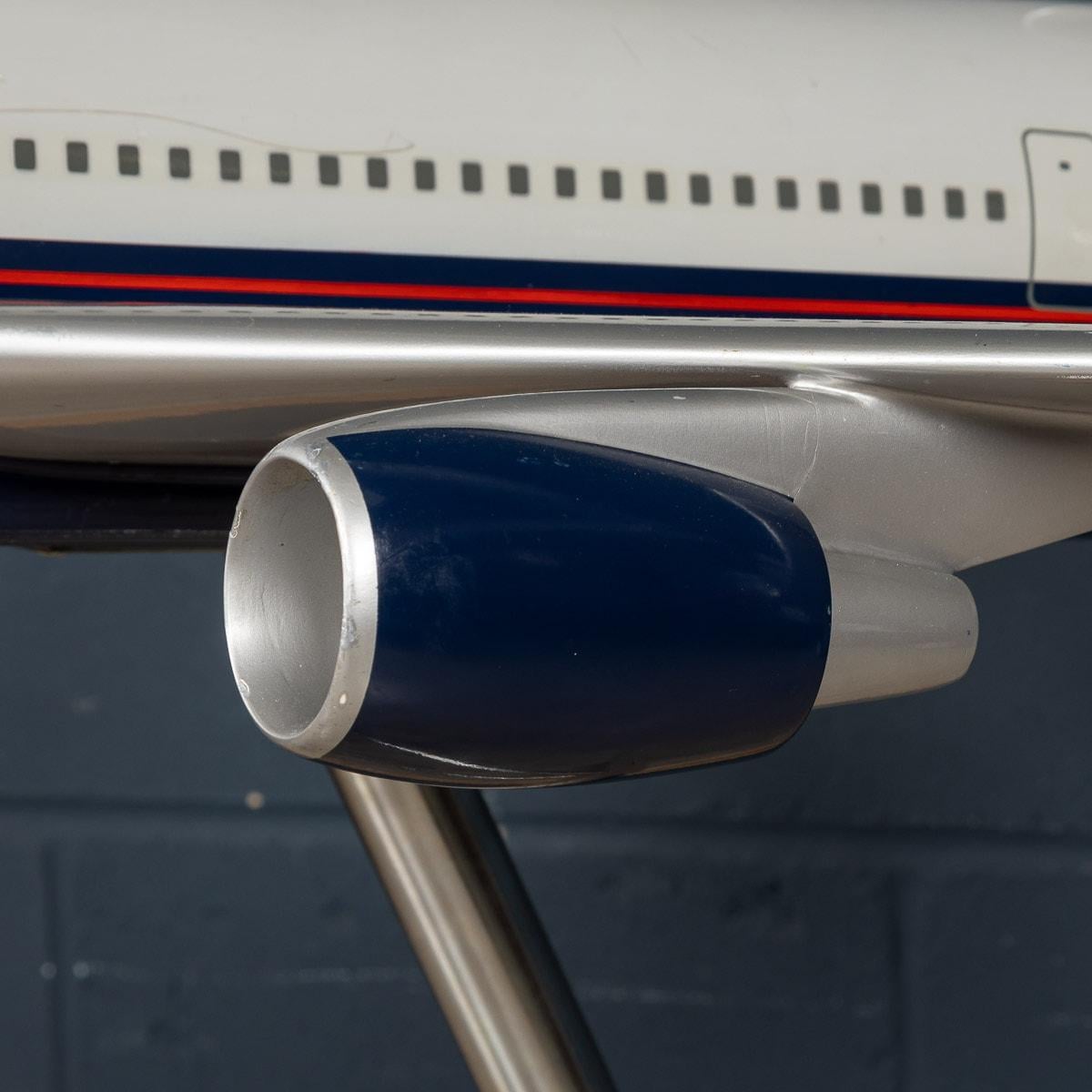 Grand modèle réduit d'avion Tristar avec un porteur « Landor » de British Airways, Angleterre en vente 8