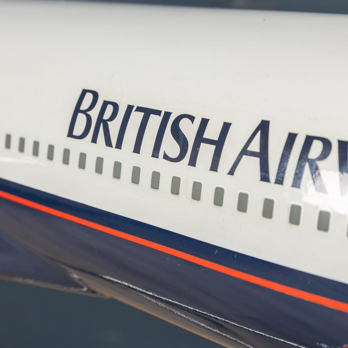 Grand modèle réduit d'avion Tristar avec un porteur « Landor » de British Airways, Angleterre en vente 9