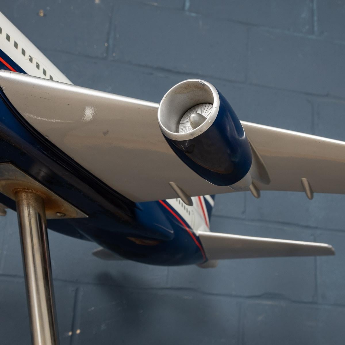 Grand modèle réduit d'avion Tristar avec un porteur « Landor » de British Airways, Angleterre en vente 13