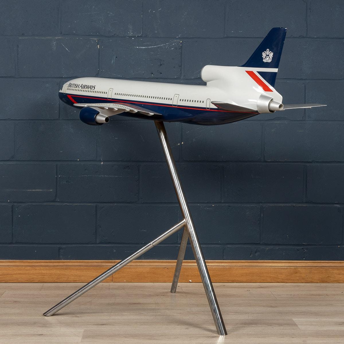 Anglais Grand modèle réduit d'avion Tristar avec un porteur « Landor » de British Airways, Angleterre en vente