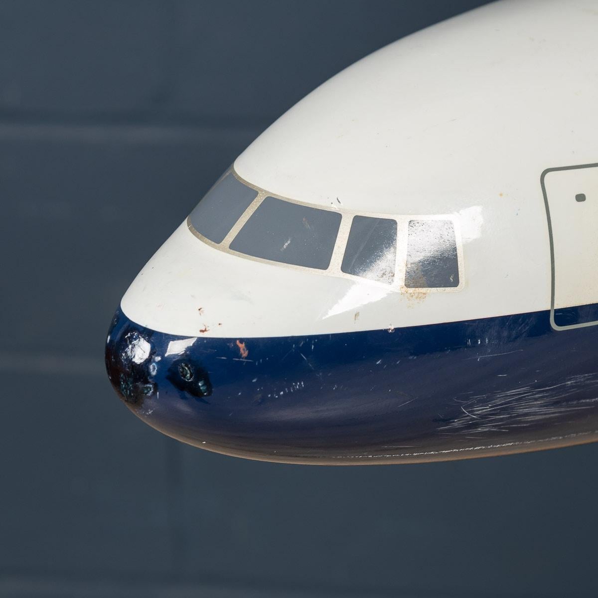 Plastique Grand modèle réduit d'avion Tristar avec un porteur « Landor » de British Airways, Angleterre en vente