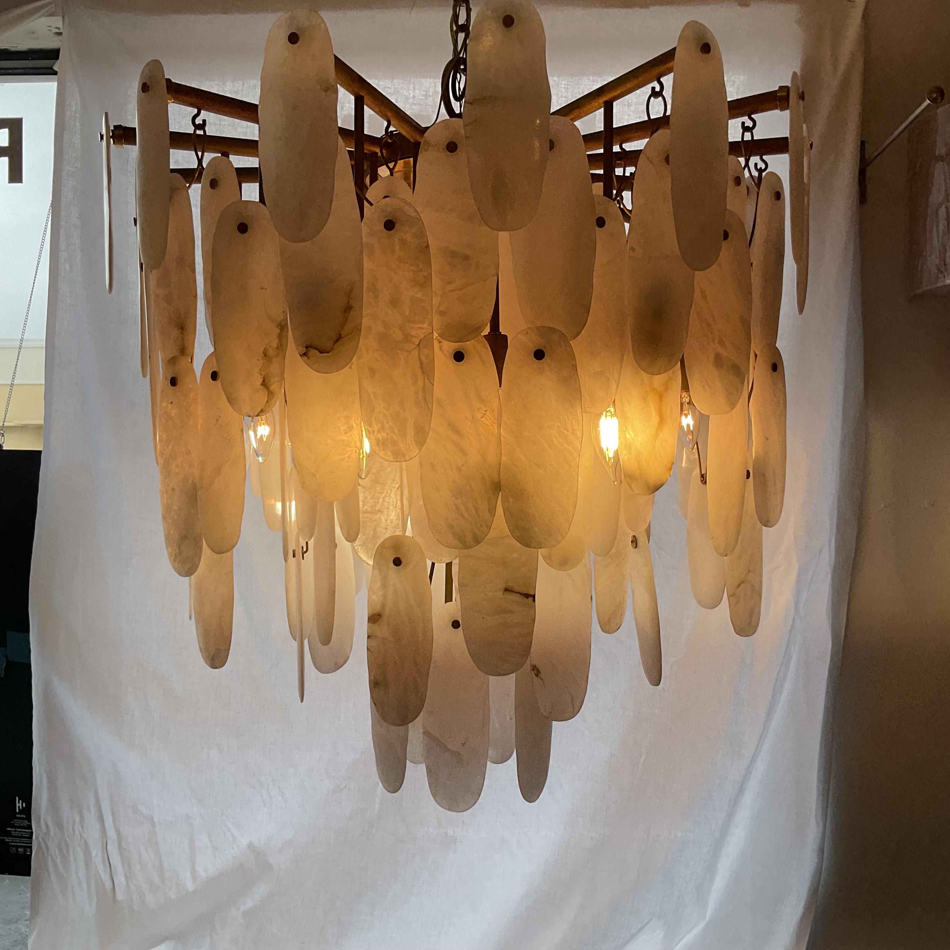 Moderno Large Modern Alabaster Raw Brass 29 Light Chandelier in vendita