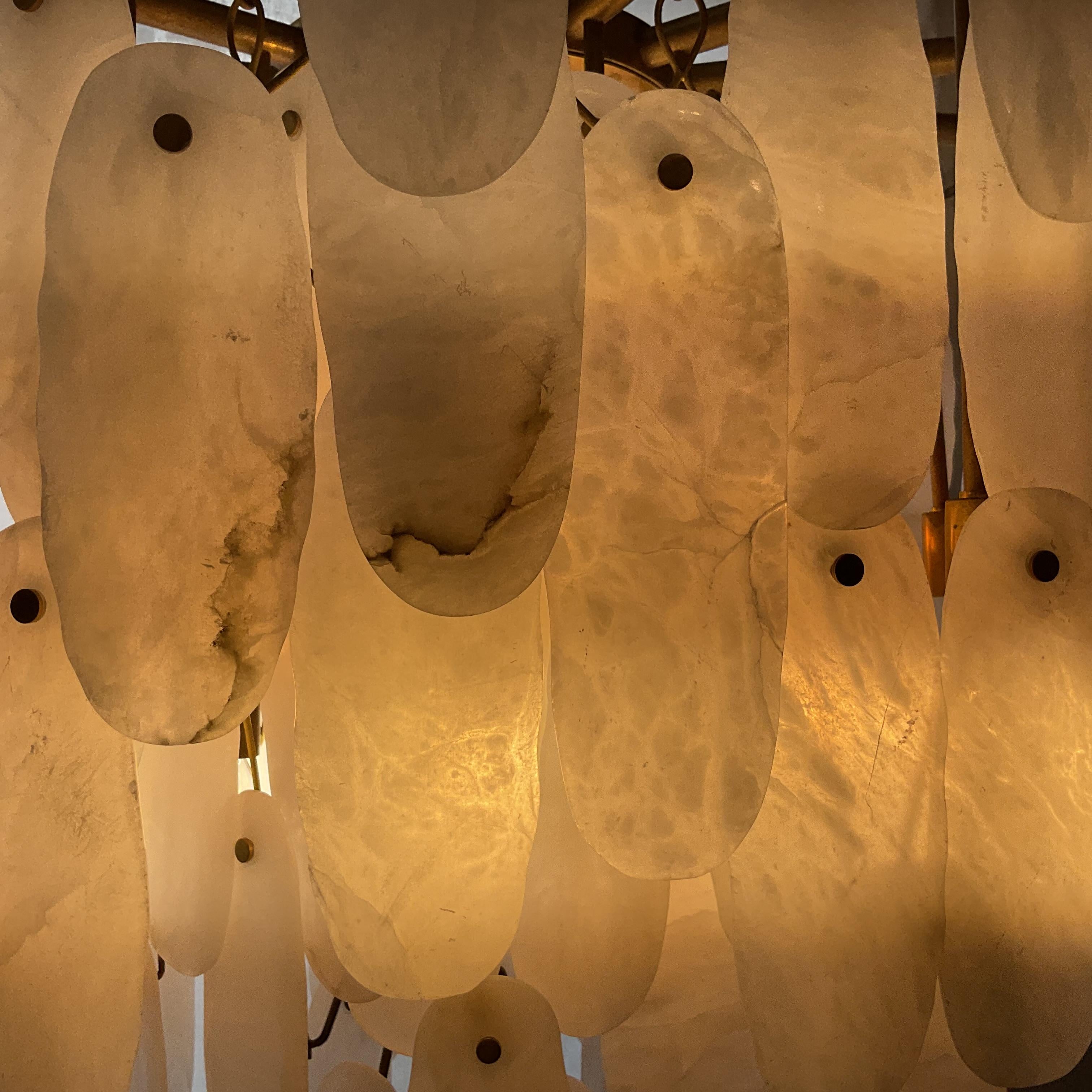 Italiano Large Modern Alabaster Raw Brass 29 Light Chandelier in vendita