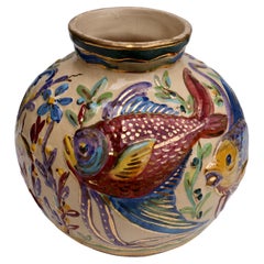 Große moderne Art-Déco-Vase mit Fischblumen und Pflanzen