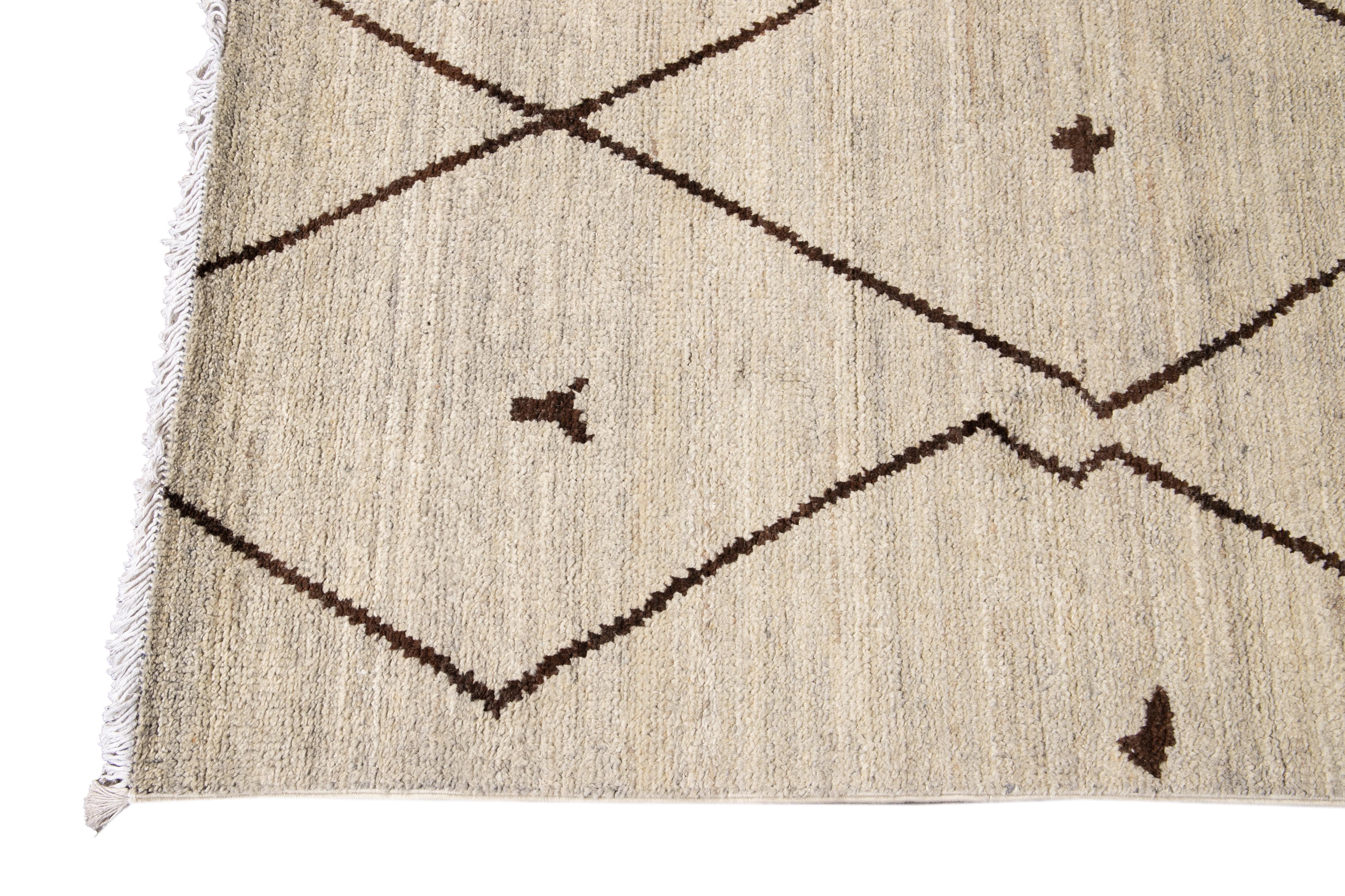 Alfombra moderna bereber grande de lana de estilo marroquí en venta 4