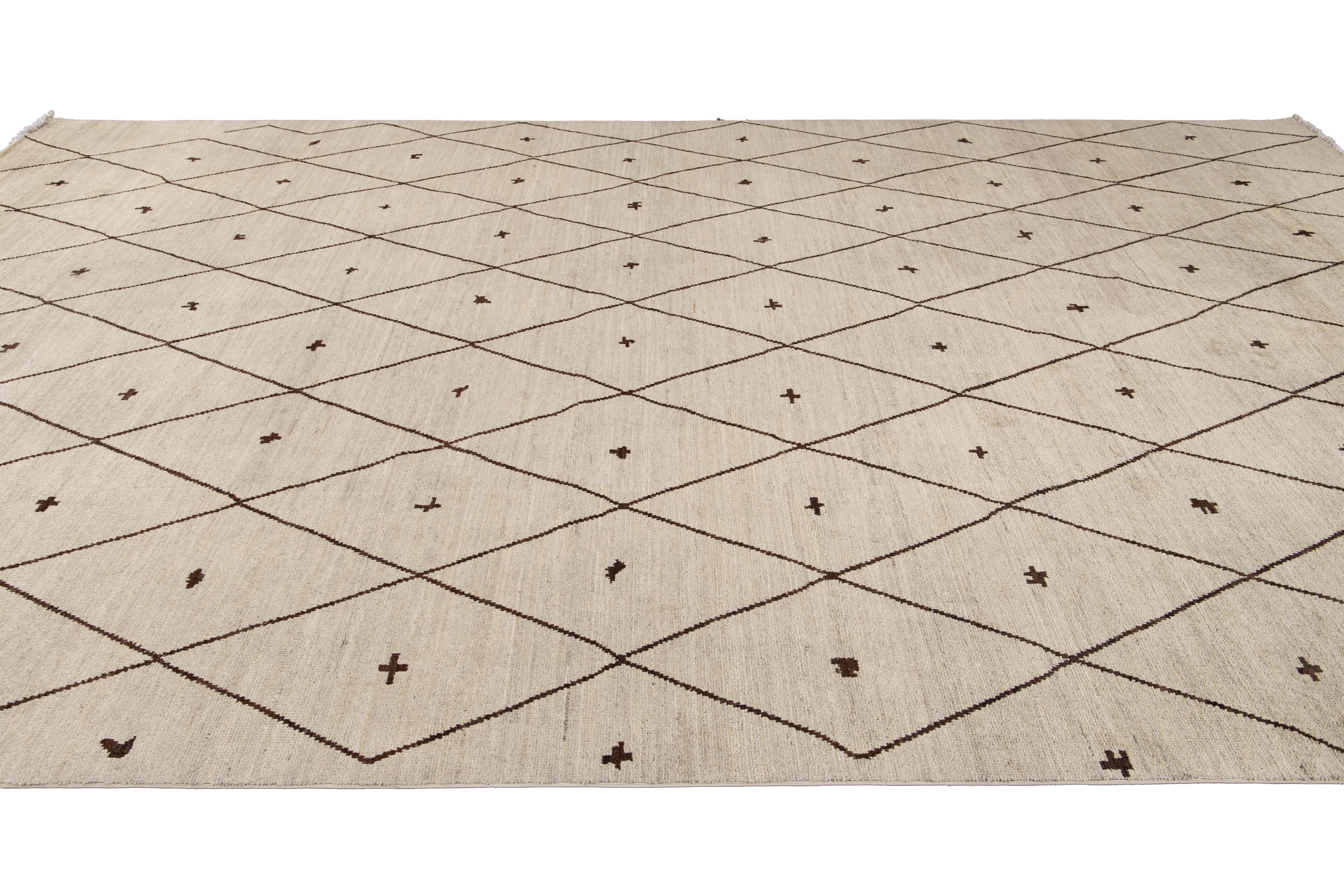 Alfombra moderna bereber grande de lana de estilo marroquí en venta 8
