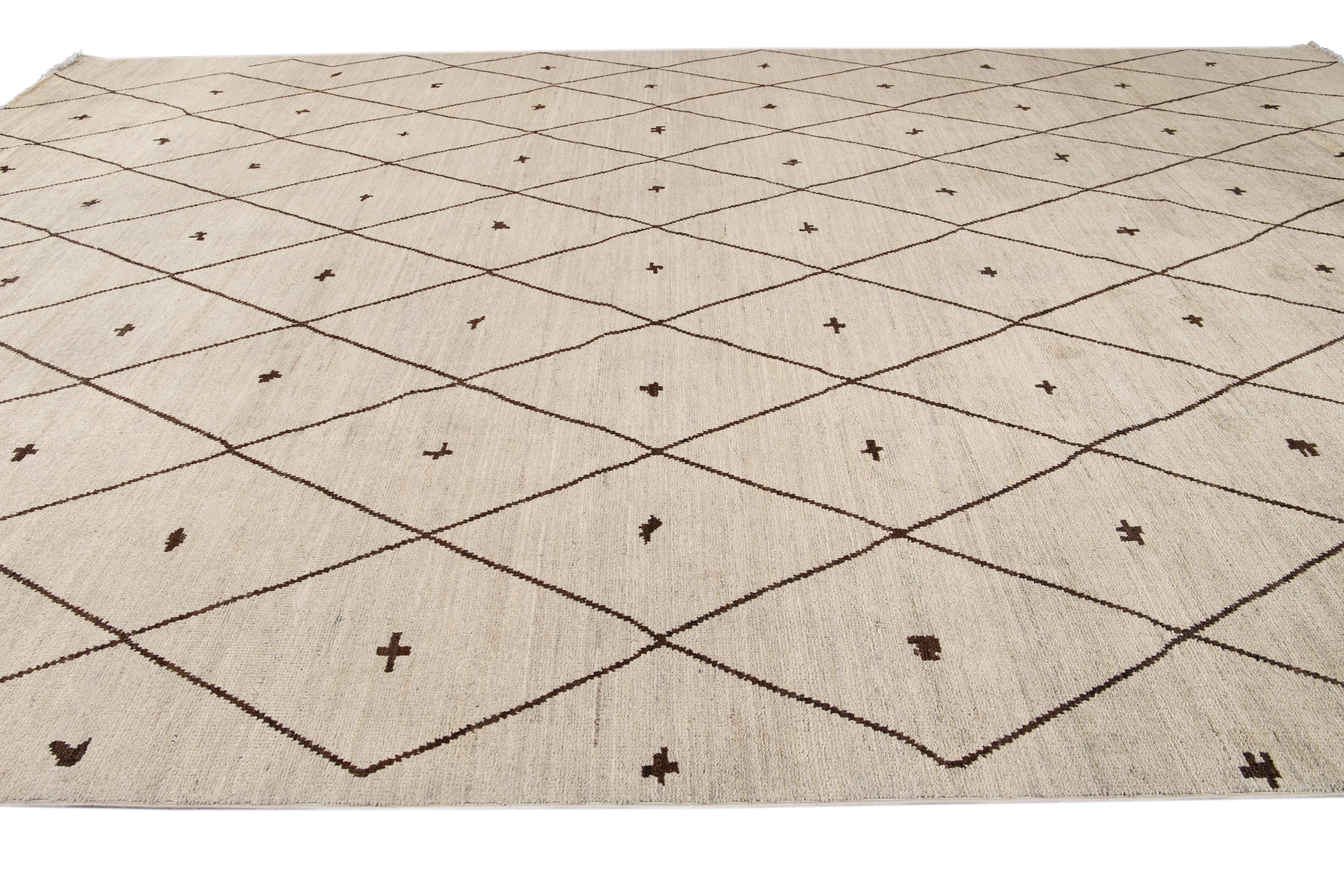 Alfombra moderna bereber grande de lana de estilo marroquí en venta 2