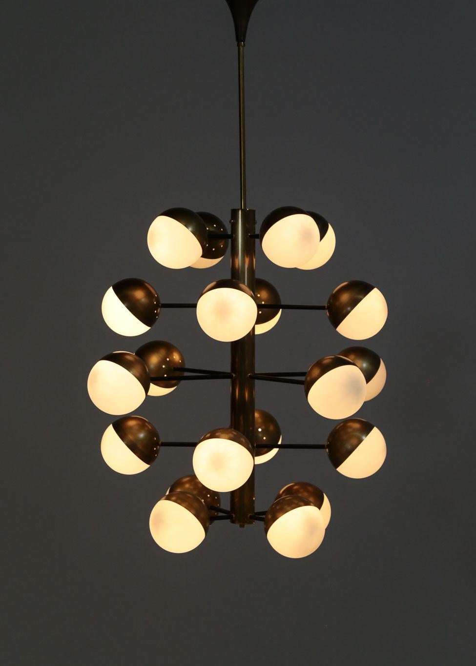 Grand lustre moderne italien à 20 lumières avec lustre de style Stilnovo en vente 8