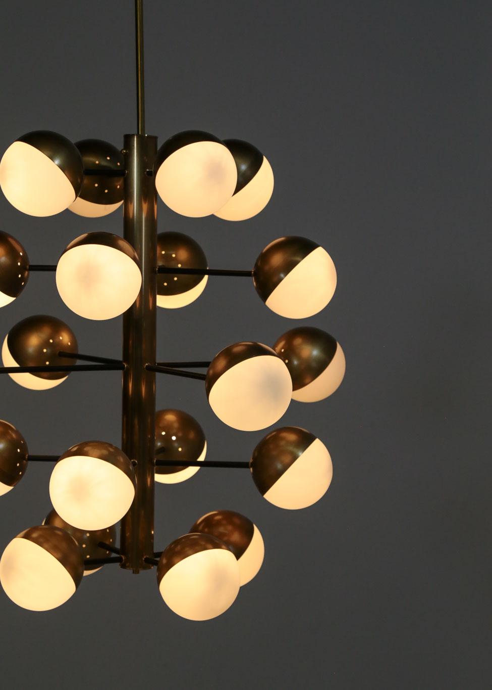 Large Modern Chandelier with 20 Lights, Italian Stilnovo Style For Sale 8