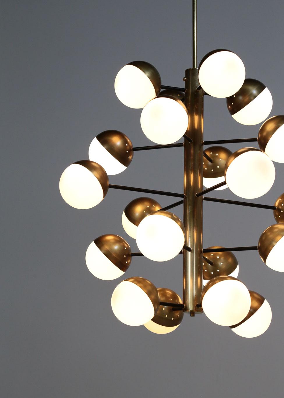 Large Modern Chandelier with 20 Lights, Italian Stilnovo Style In Excellent Condition For Sale In Lyon, FR