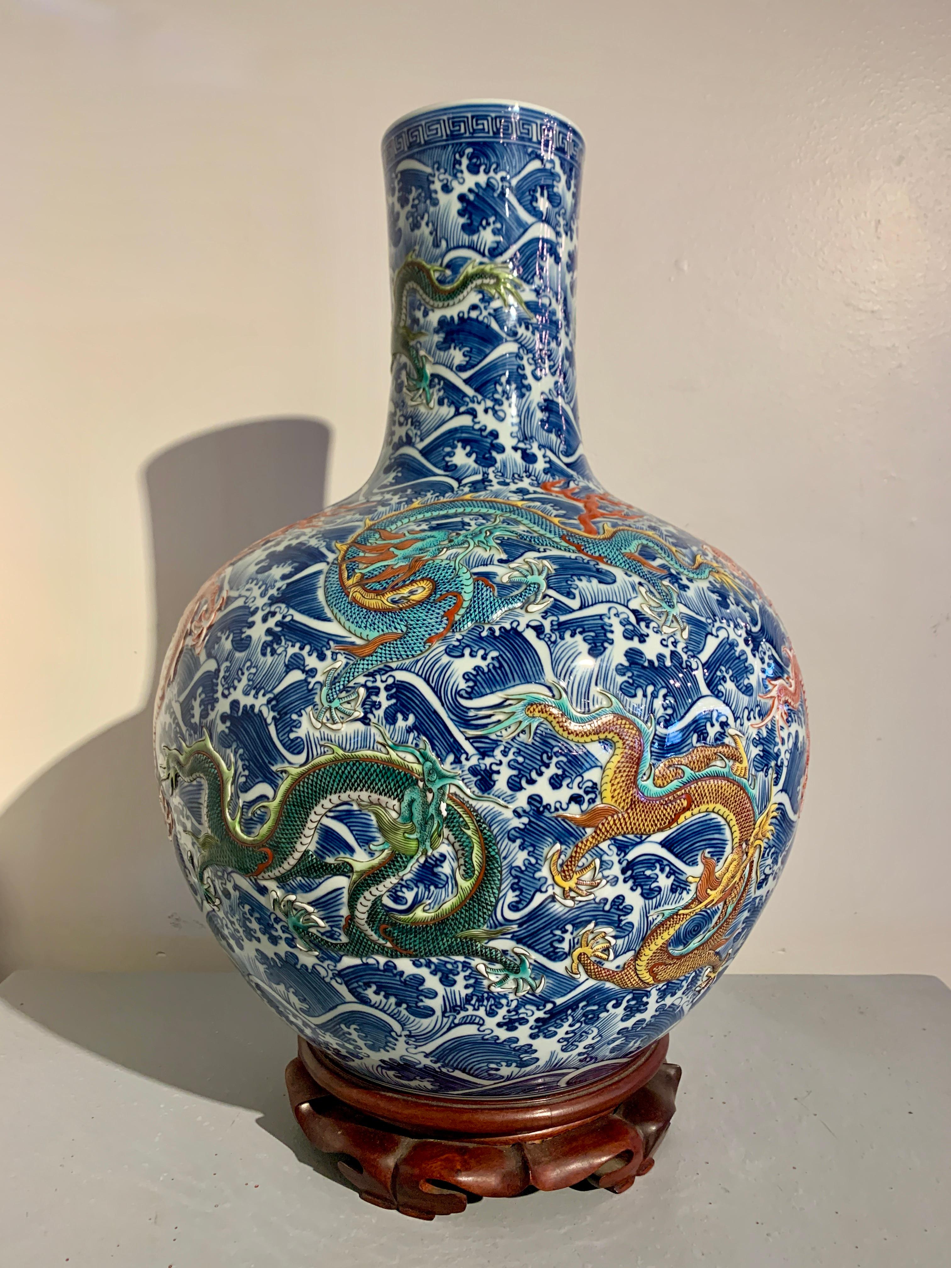 peinture sur porcelaine vase moderne