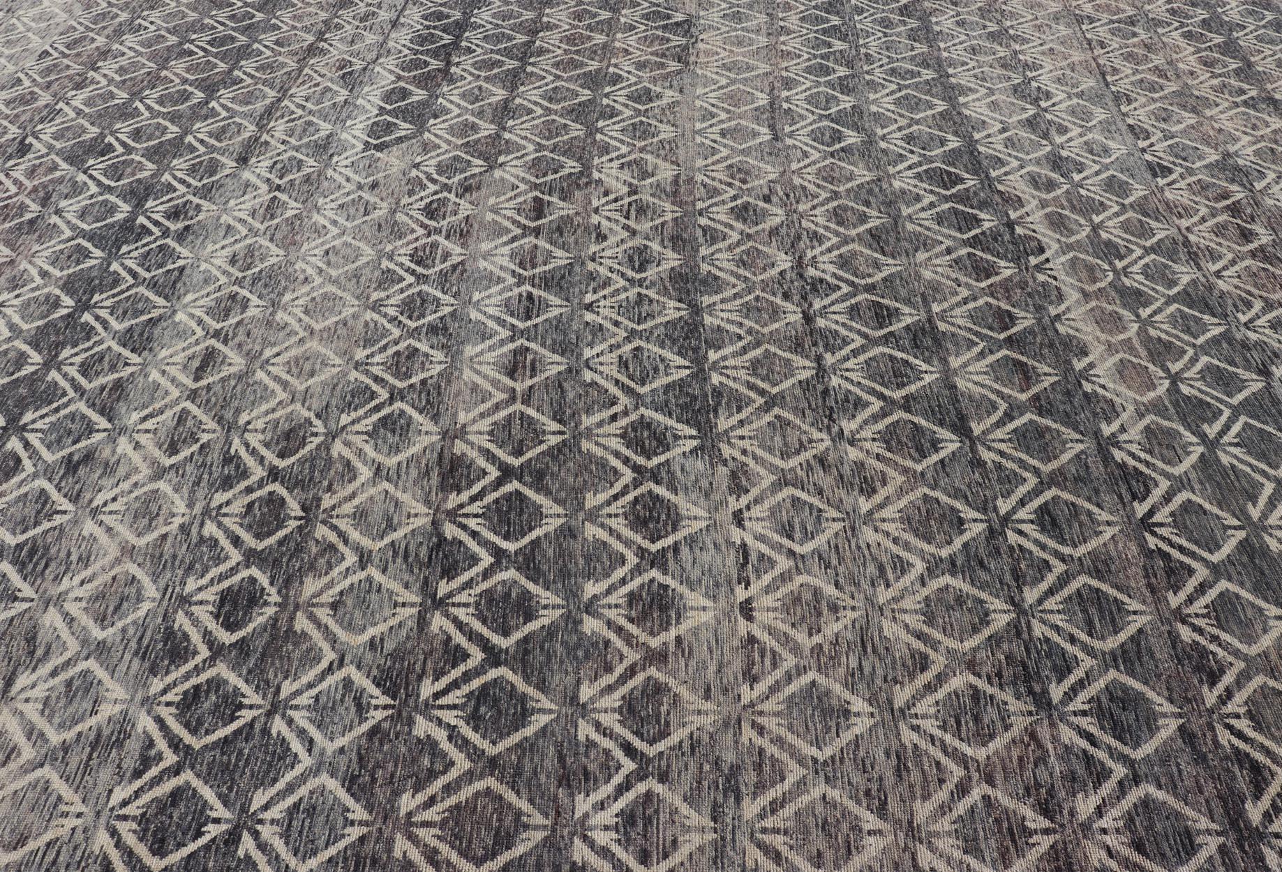 Maße: 13'10 x 19'7 
Der Modern Design Rug verbindet nahtlos modernes Design mit lässiger Ausstrahlung und ist damit ein hervorstechendes Stück für jede Inneneinrichtung. Dieser Teppich, der eine faszinierende Reihe komplizierter geometrischer Muster