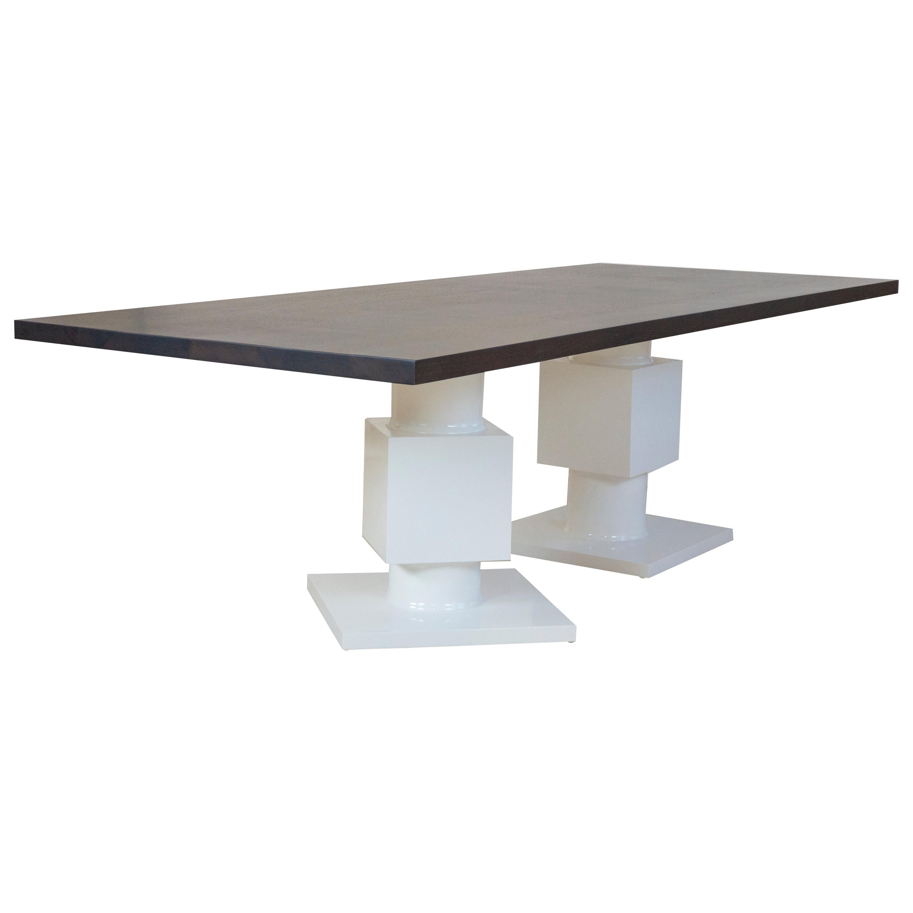 Mesa de comedor grande y moderna