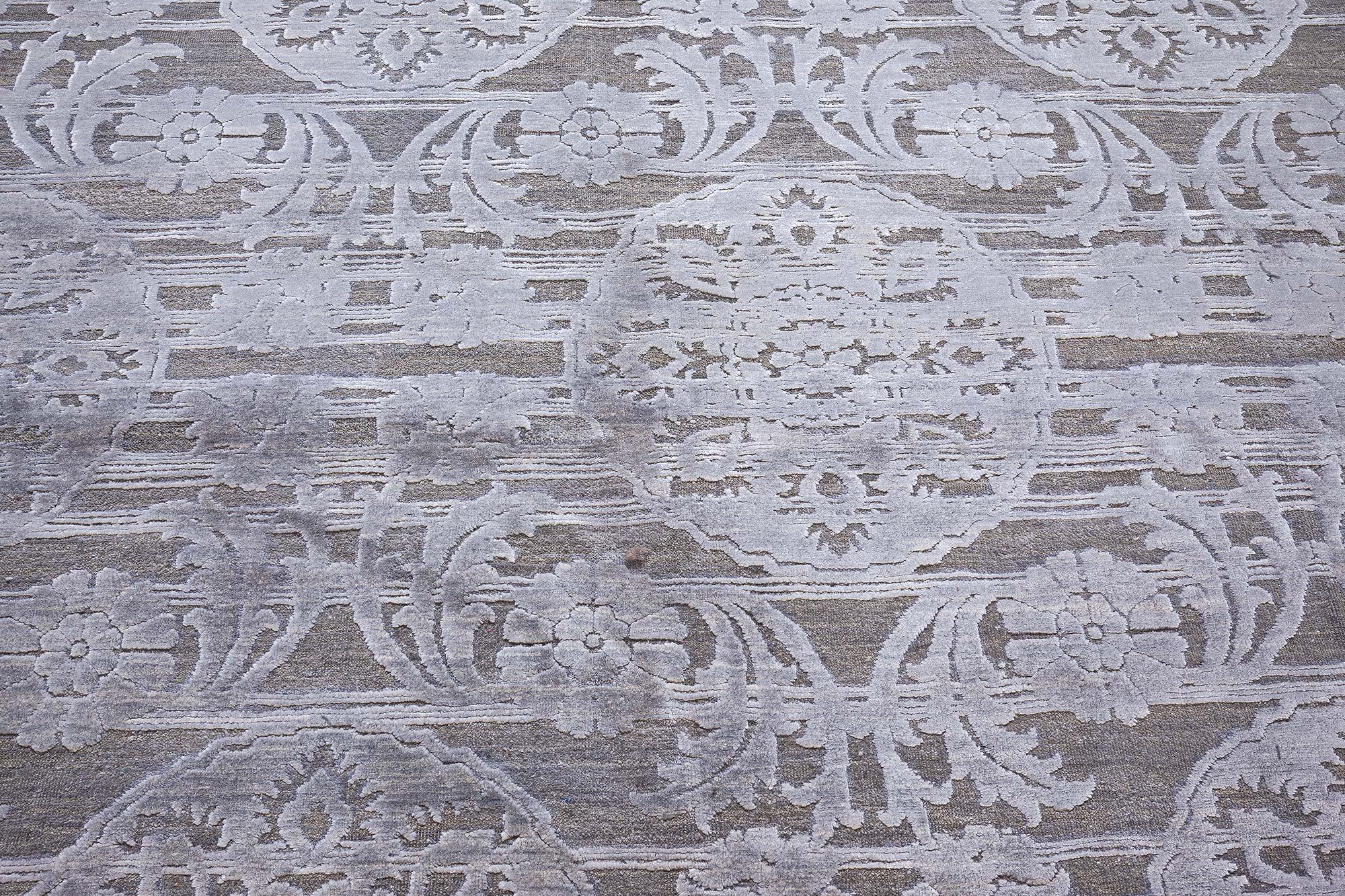Moderno Grande tappeto personalizzato dal design floreale moderno realizzato a mano da Doris Leslie Blau in vendita