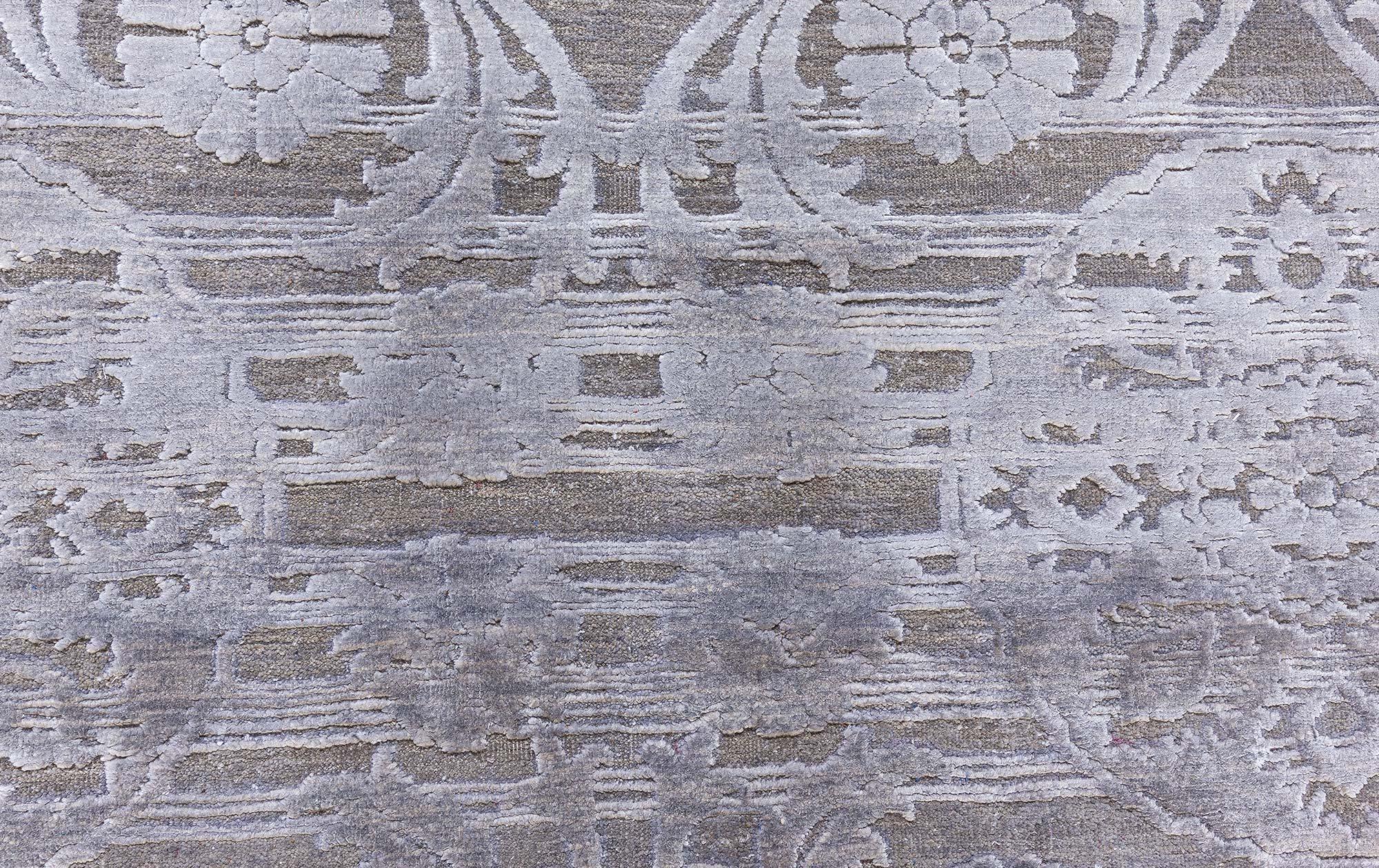 XXI secolo e contemporaneo Grande tappeto personalizzato dal design floreale moderno realizzato a mano da Doris Leslie Blau in vendita