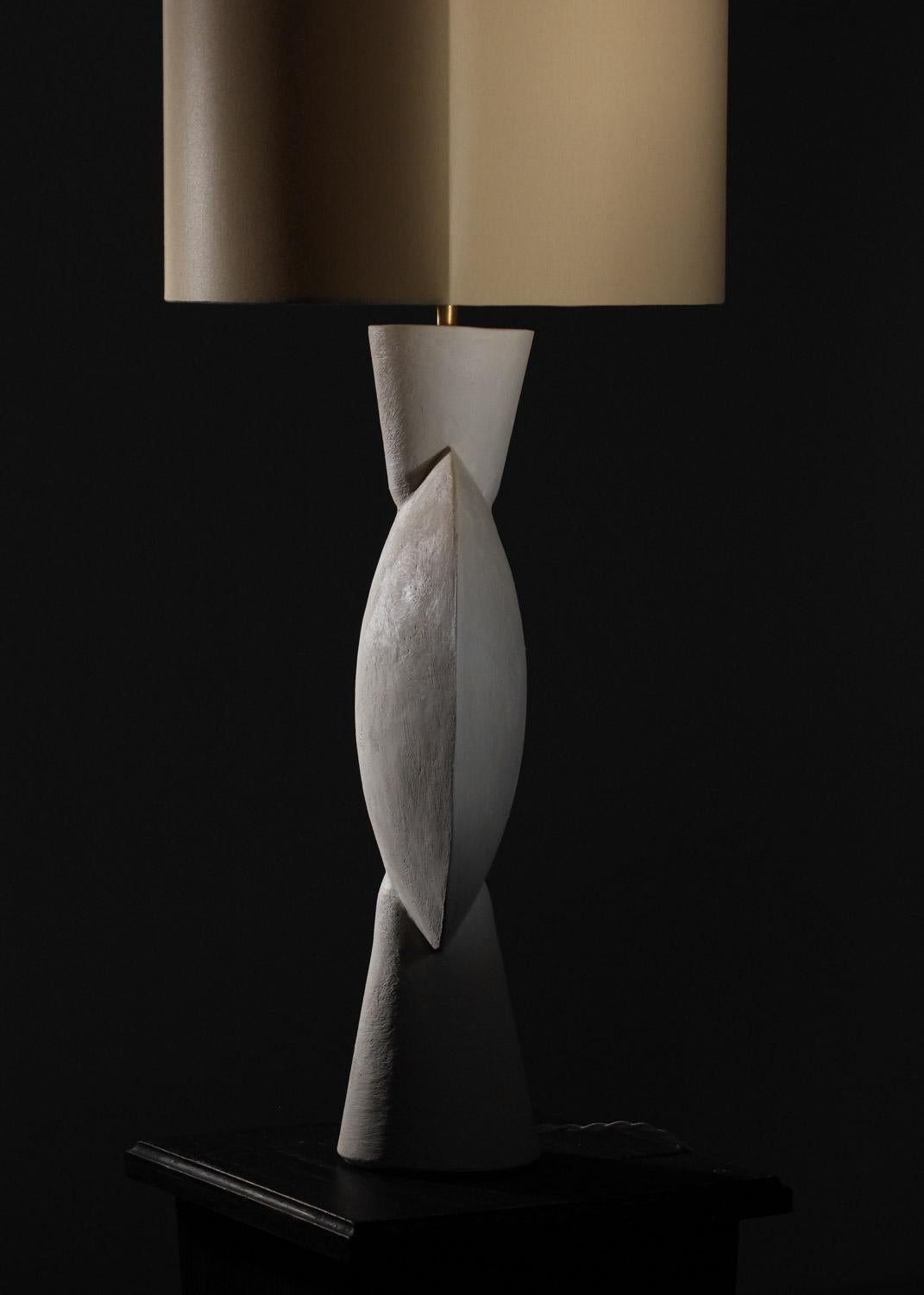 Grande lampe géométrique moderne en plâtre dans le style de Diego Giacometti  en vente 11