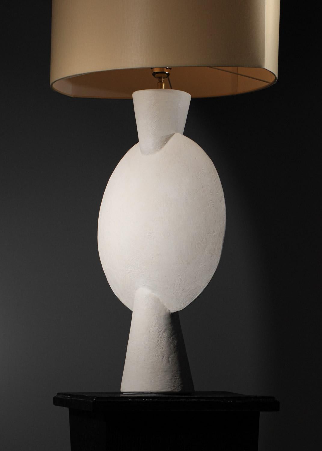Large modern geometric plaster lamp in the style of Diego Giacometti - MM007
Large modern plaster lamp in the style of the work of Diego Giacometti.
Quality craftsmanship, hand-sculpted plaster structure. Modern electrical system, E26 LED bulb