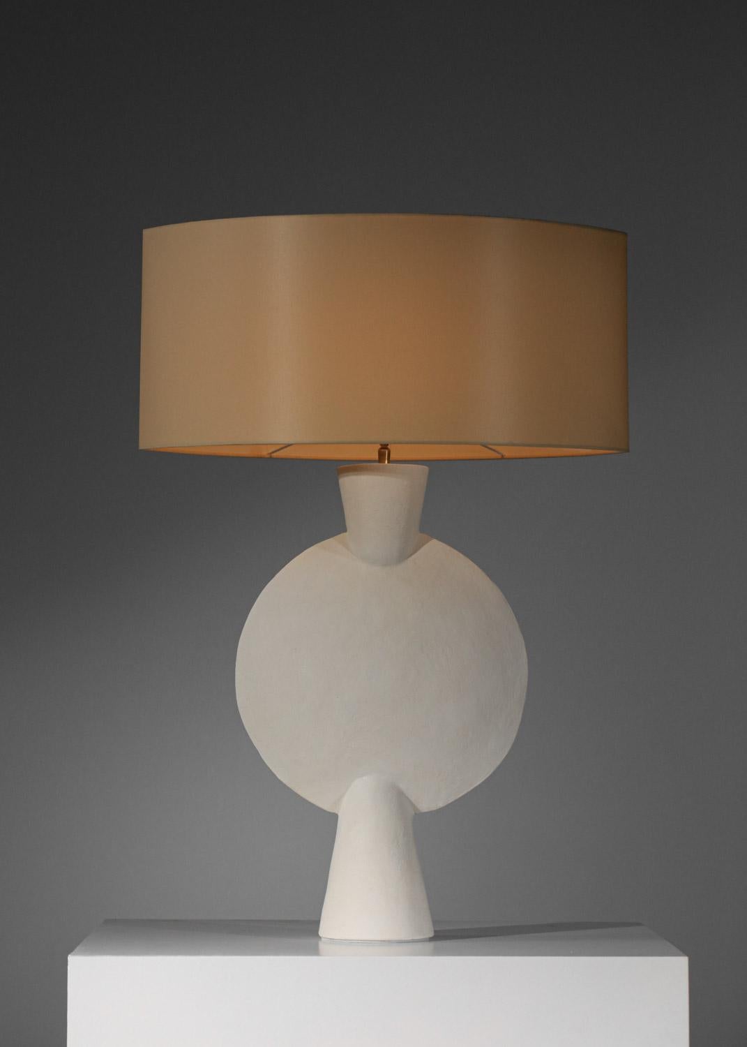 Large modern geometric plaster lamp in the style of Diego Giacometti  In Distressed Condition For Sale In Lyon, FR