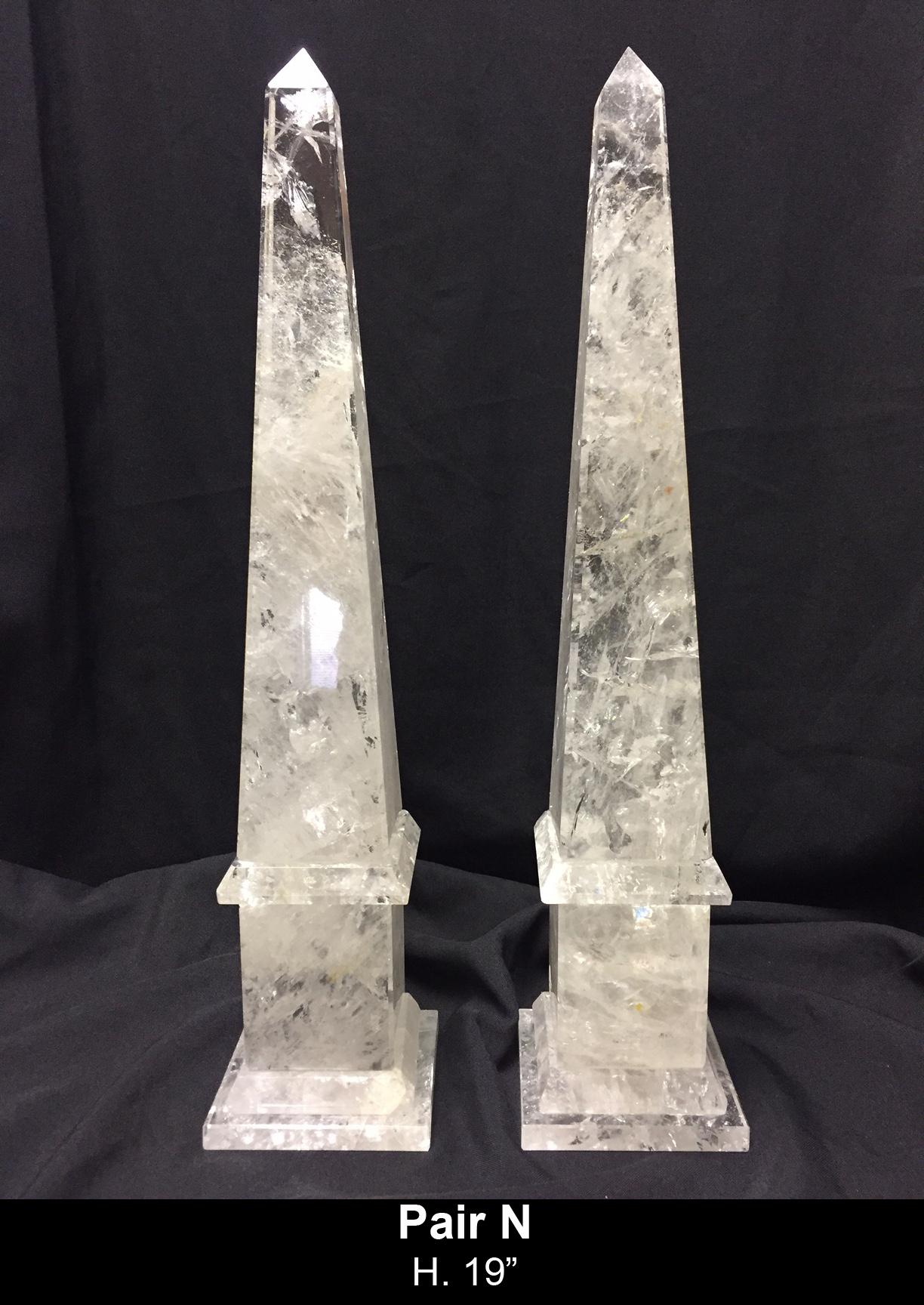 Grands obélisques modernes en cristal de roche sculptés et polis à la main en vente 4