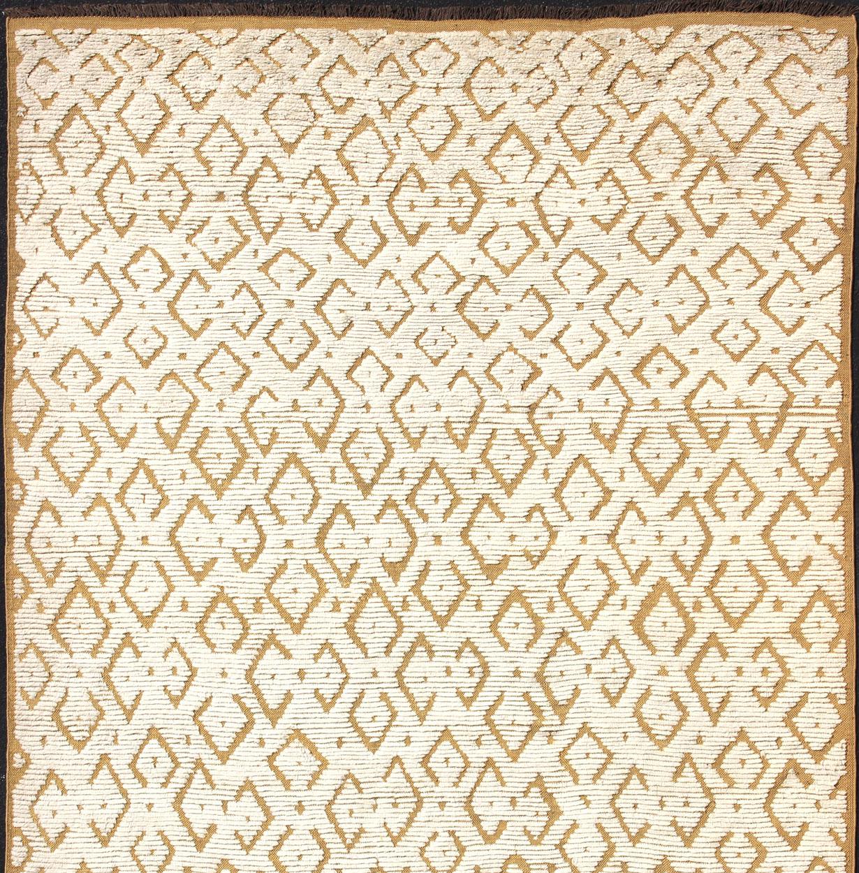 Large Modern Hand-Knotted Rug in Wool with Diamond Design in Marigold and Cream In Excellent Condition For Sale In Atlanta, GA