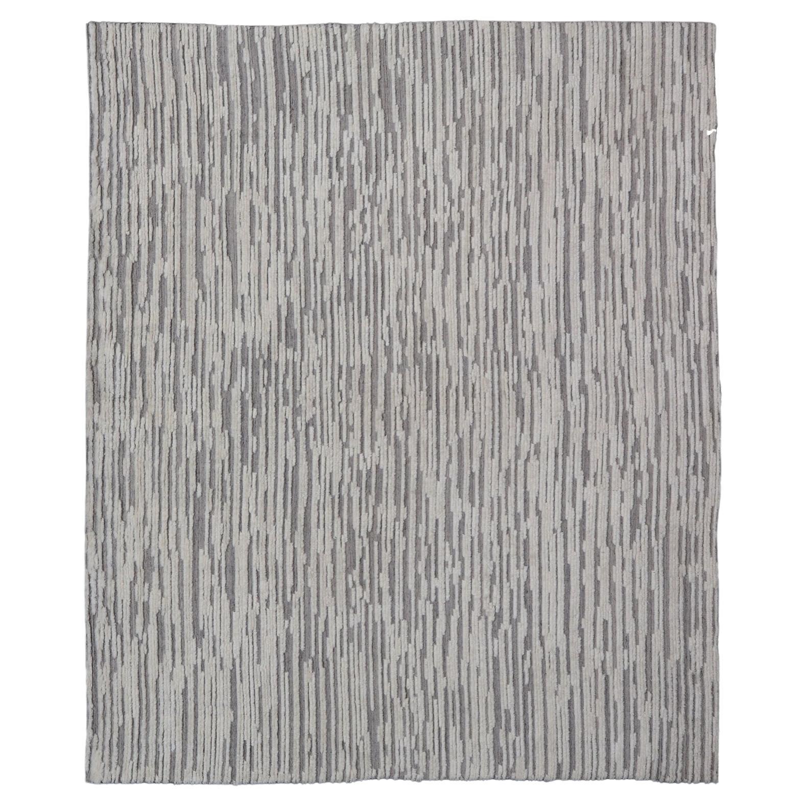 Grand tapis moderne Hi-Low à rayures abstraites en gris, taupe et blanc cassé