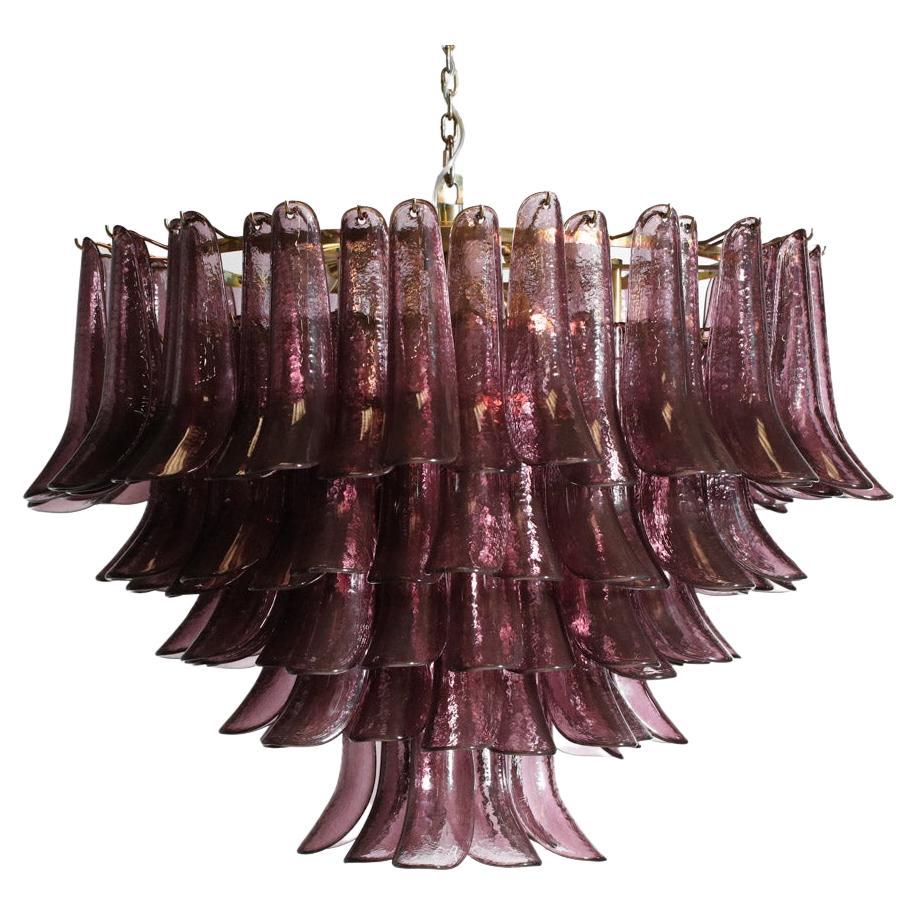 Contemporary Italian chandelier, handcrafted to the highest standards. Structure in brass (available in chrome-plated steel) and suspended palmettes made in Murano in amethyst color. The chandelier is presented as a pendant, but can also be used as
