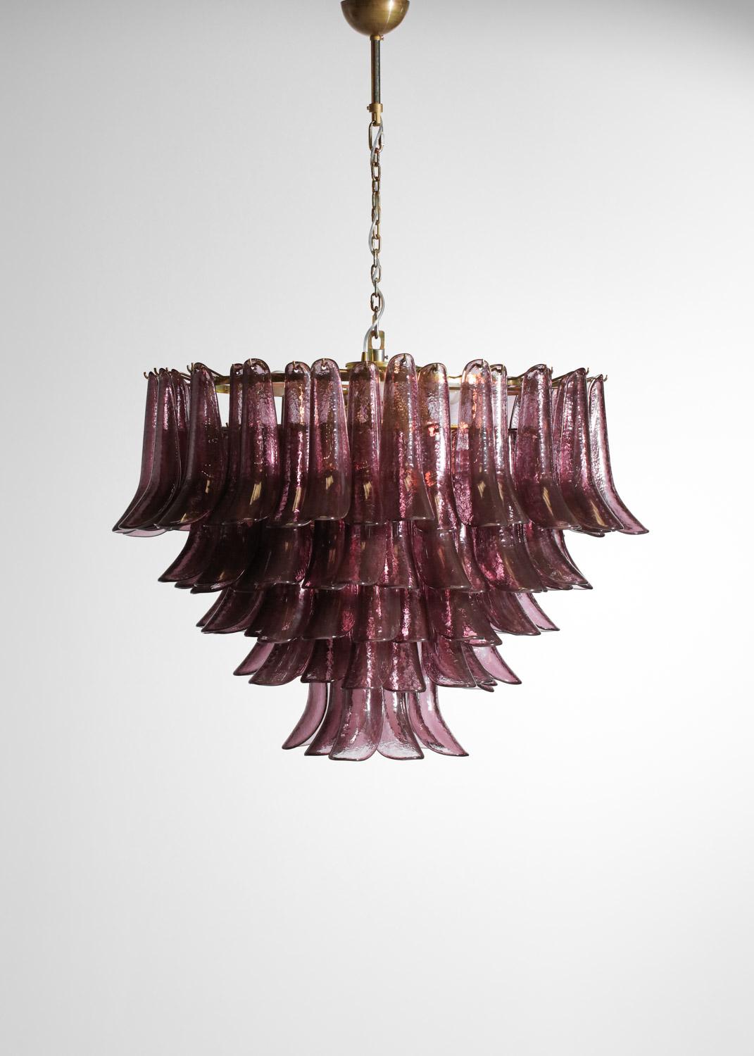 Hand-Crafted Large modern Italian Murano chandelier with palmettes 