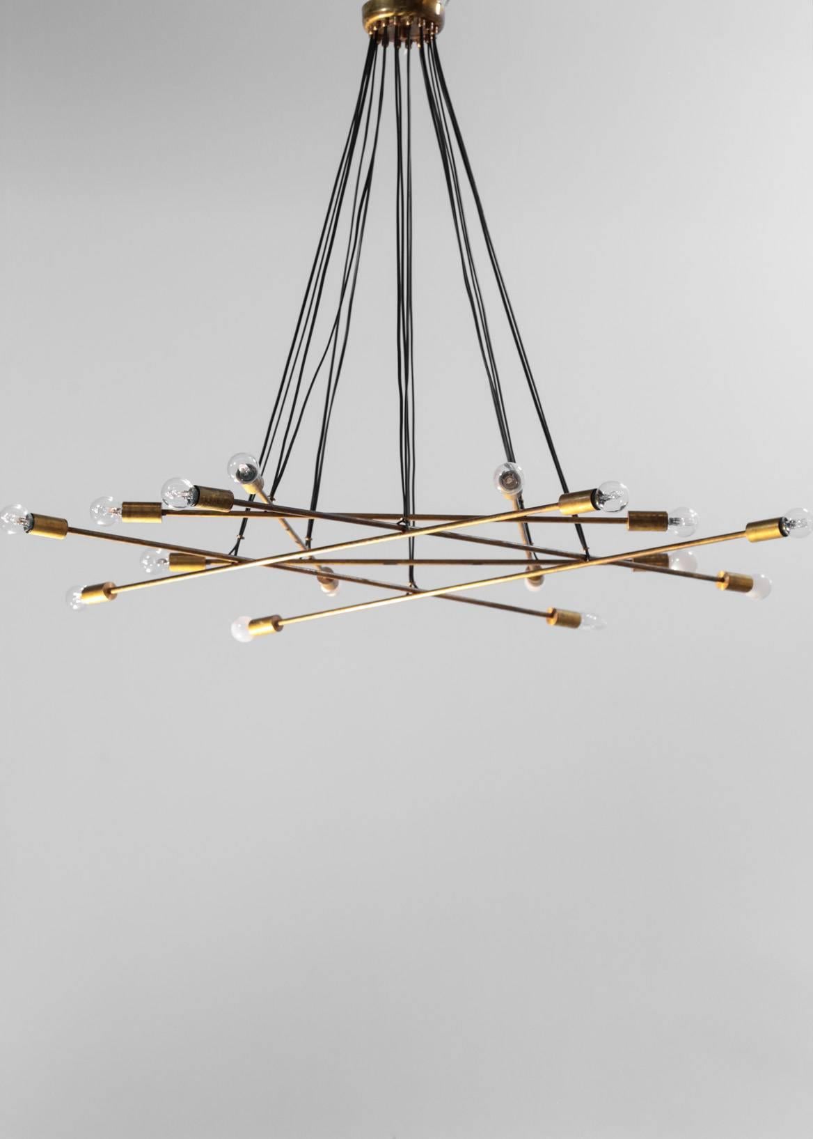 Grand lustre/lustre italien moderne à seize lumières, style Gino Sarfatti en vente 1