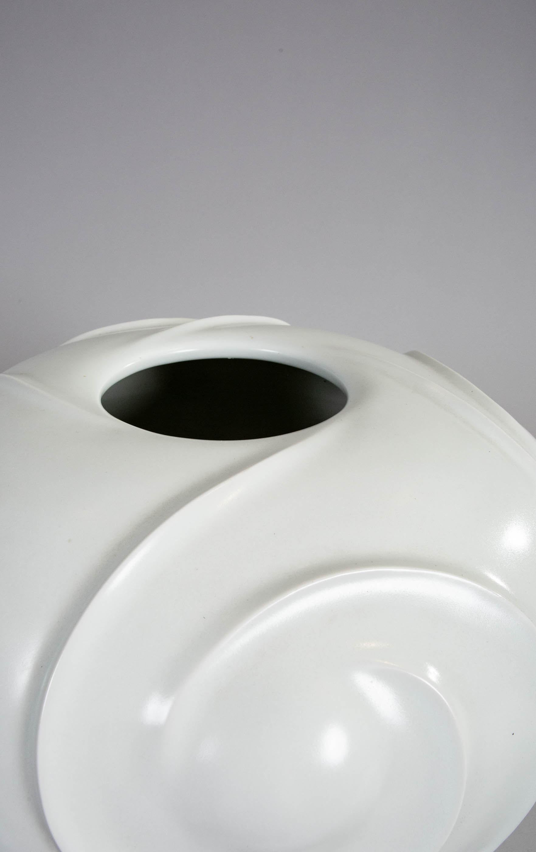 Große moderne japanische Studio-Vase aus Porzellan mit organischem, abstraktem Design (Japanisch) im Angebot