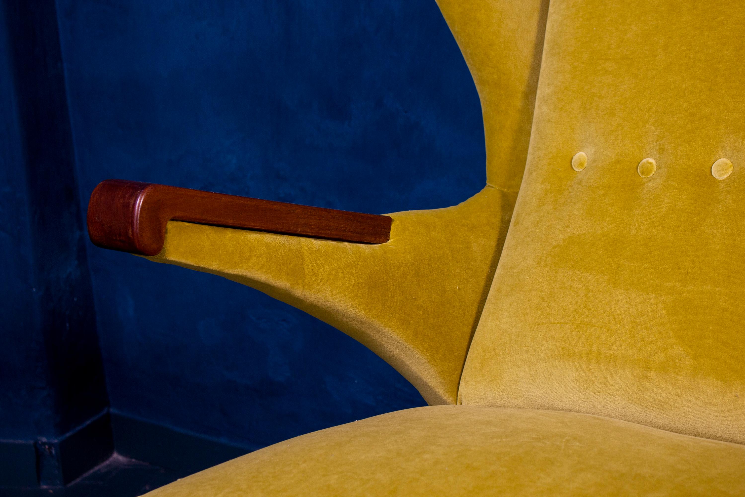 Large Modern Mid-Century Italian Canapè or Sofa attr. to Osvaldo Borsani For Sale 4