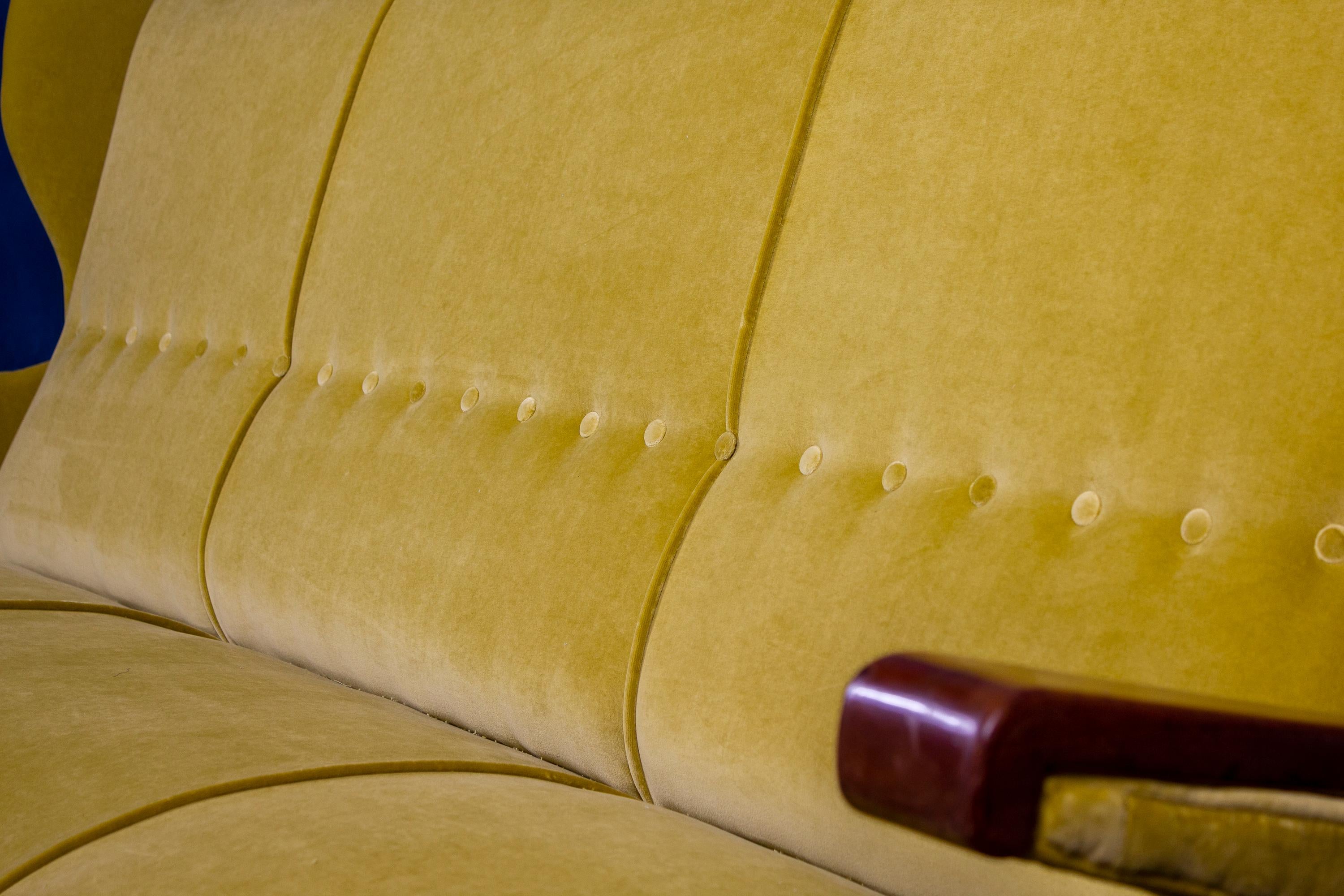 Large Modern Mid-Century Italian Canapè or Sofa attr. to Osvaldo Borsani For Sale 1