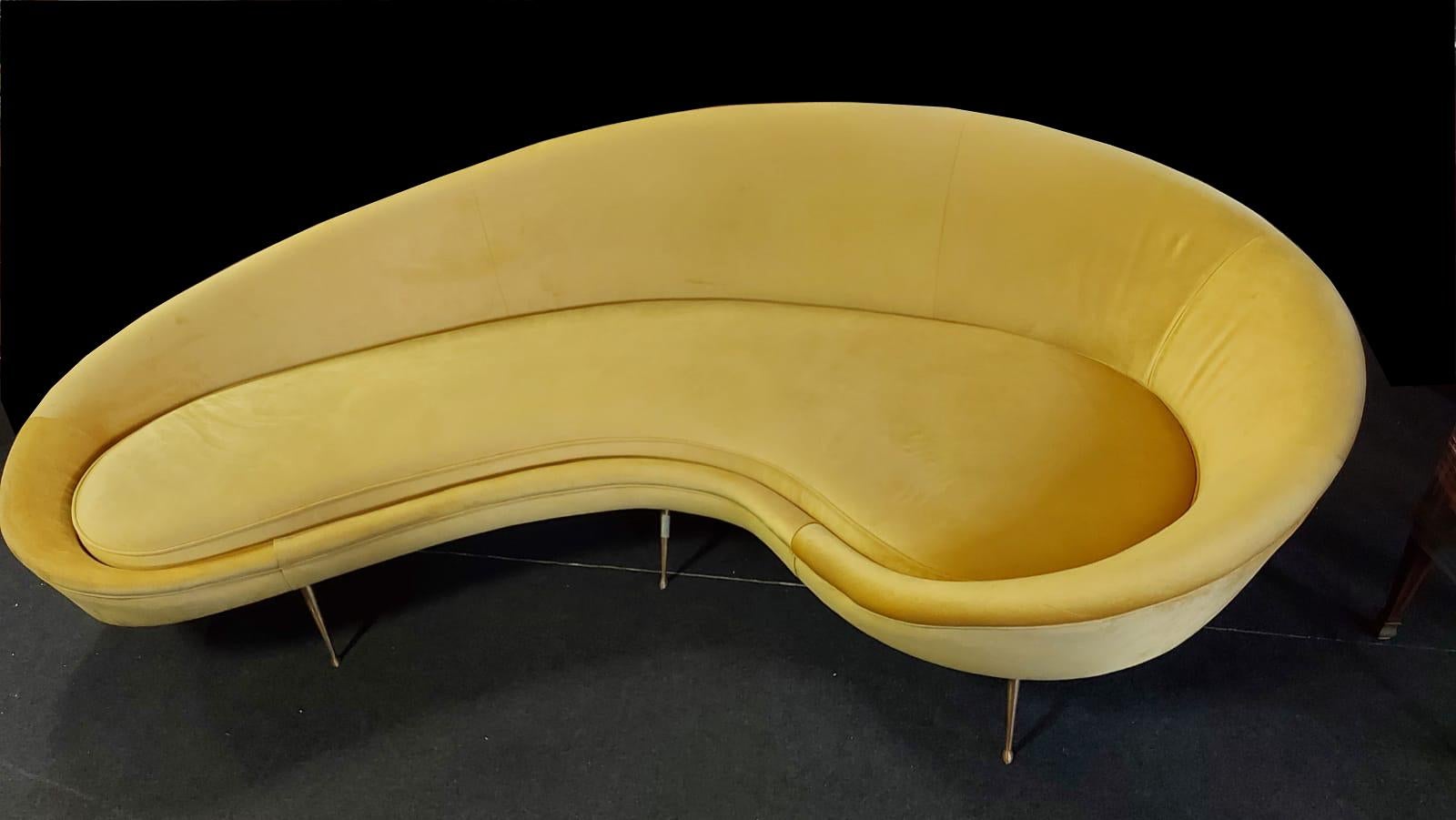 Großes modernes italienisches Canapè oder Sofa aus der Mitte des Jahrhunderts in ovaler Form (Moderne der Mitte des Jahrhunderts) im Angebot
