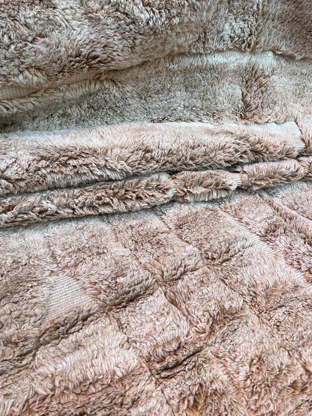 Grande tappeto moderno monocromatico marrone marocchino Beni M'Rirt con disegno inciso In condizioni Nuovo in vendita a Los Angeles, CA