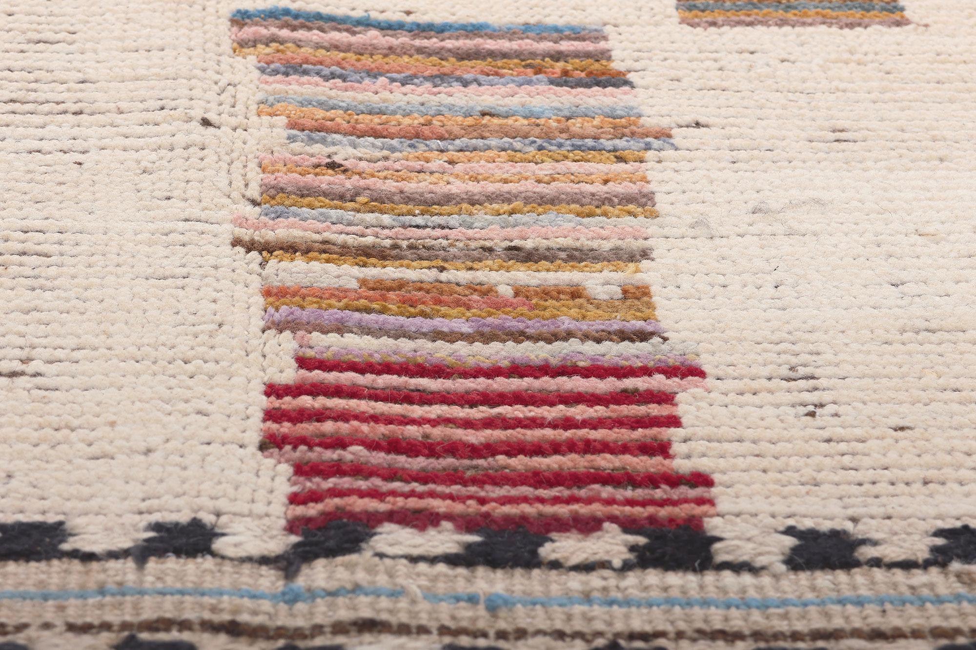 Großer moderner marokkanischer Teppich mit kurzen Flors und erdfarbenen Farben (Handgeknüpft) im Angebot