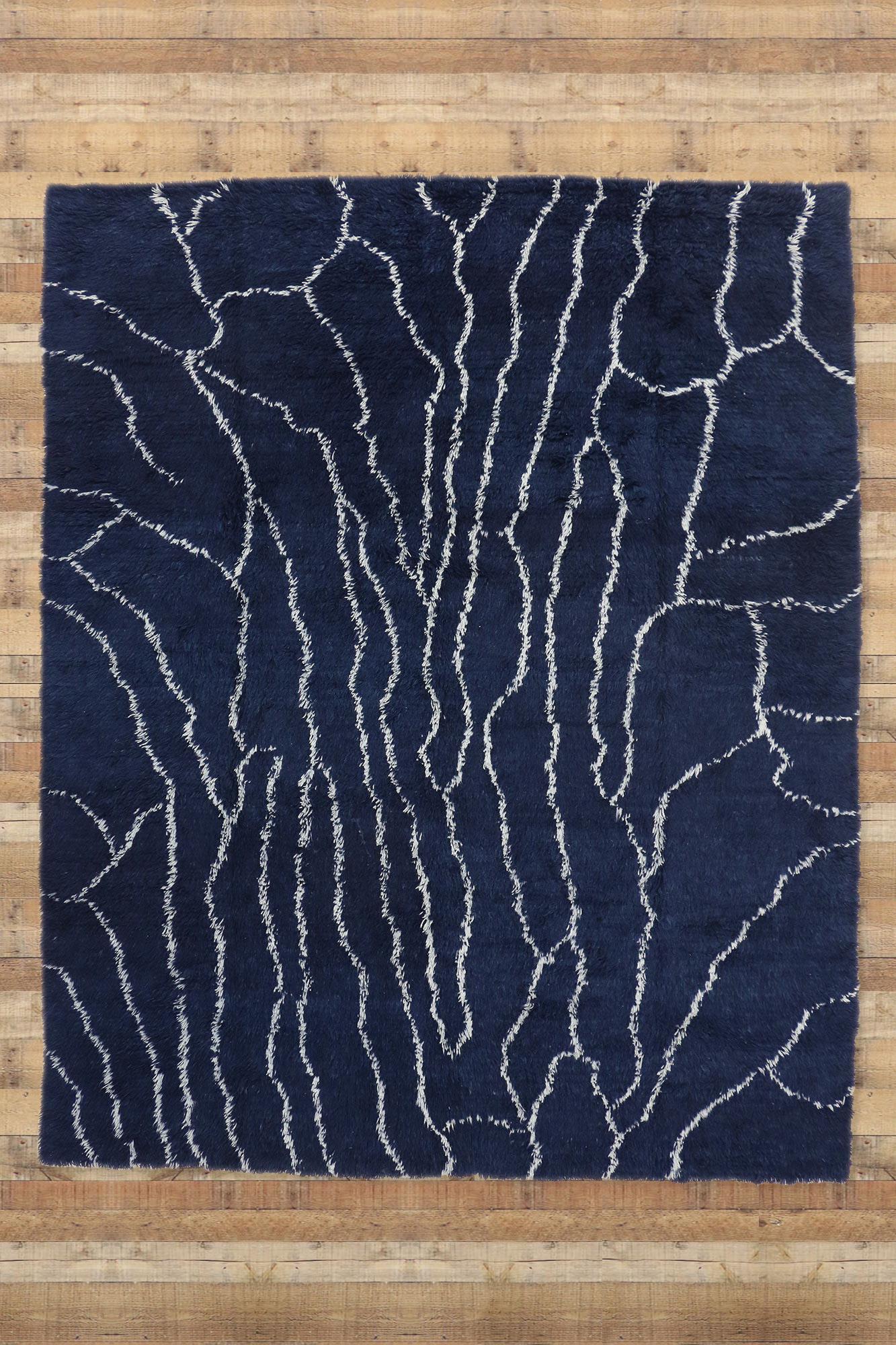 Laine New Contemporary Indigo Moroccan Carpet with Modern Style (Tapis marocain indigo contemporain de style moderne) en vente