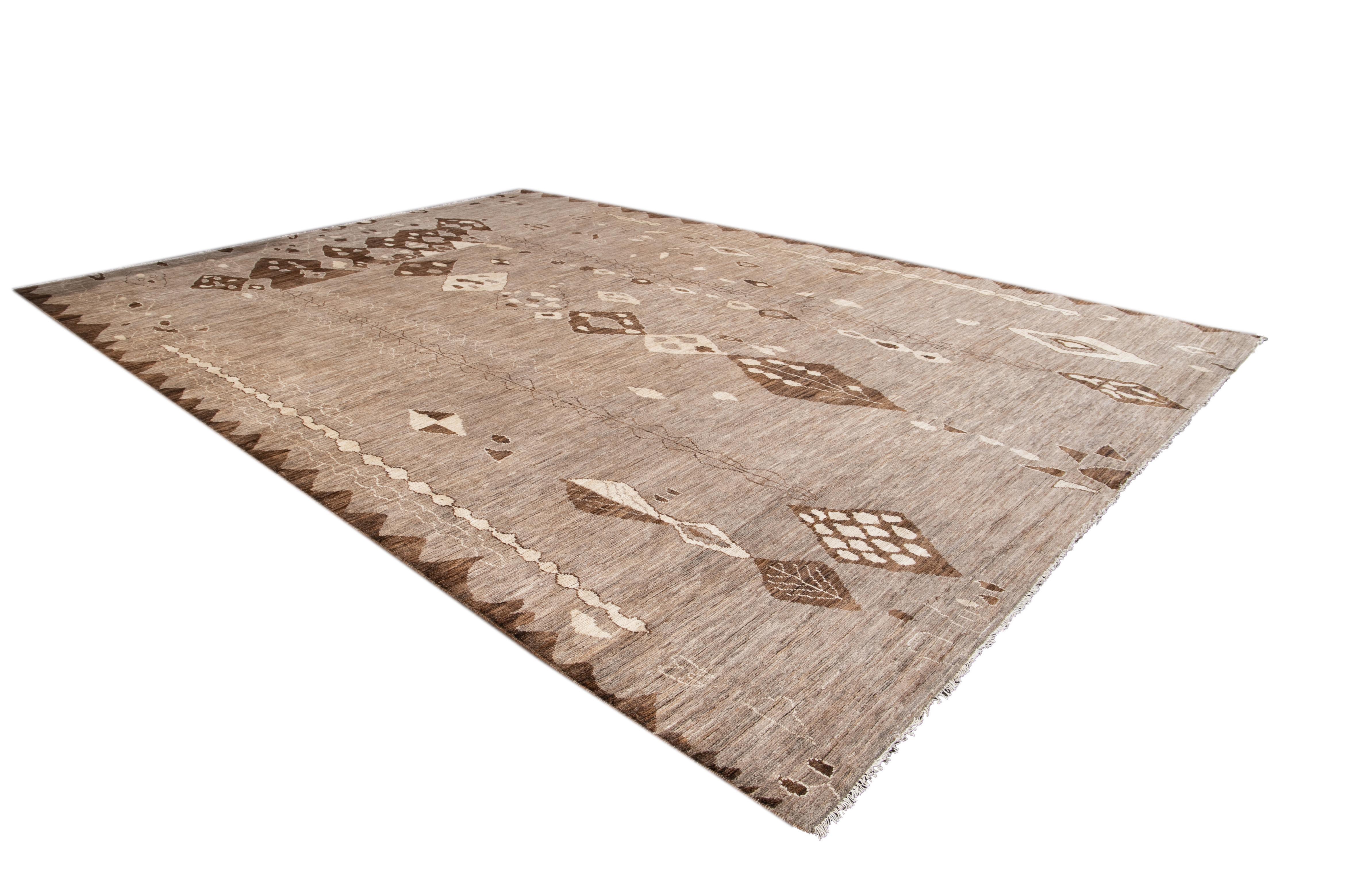 Large Modern Moroccan-Style Tribal Wool Rug For Sale 6
