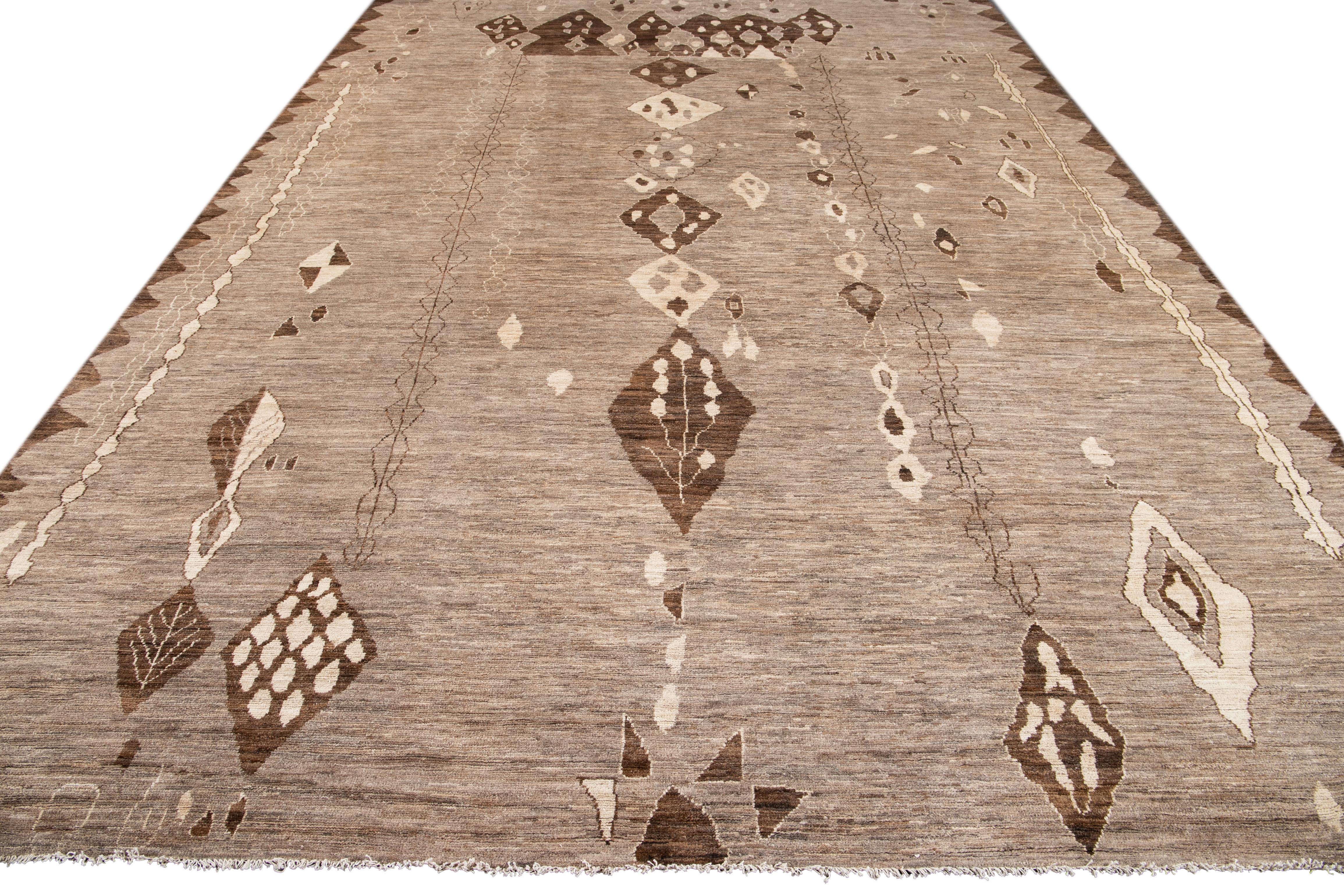 Large Modern Moroccan-Style Tribal Wool Rug For Sale 7