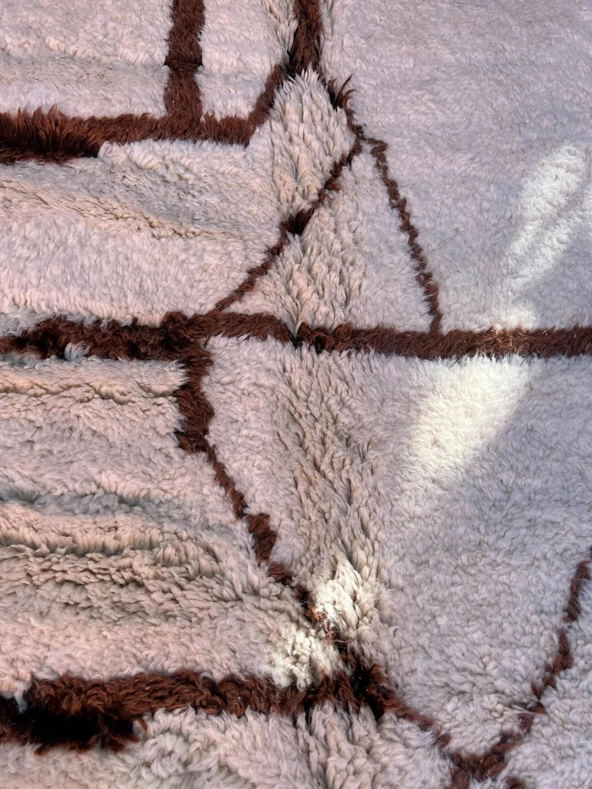 Large Modern Moroccan Wool Beni M'Rirt Handwoven Rug in Abstract Design For Sale 2